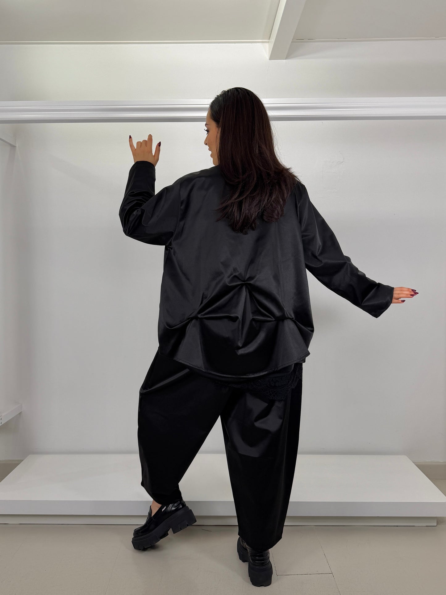 Pantalone in raso tasche a nido