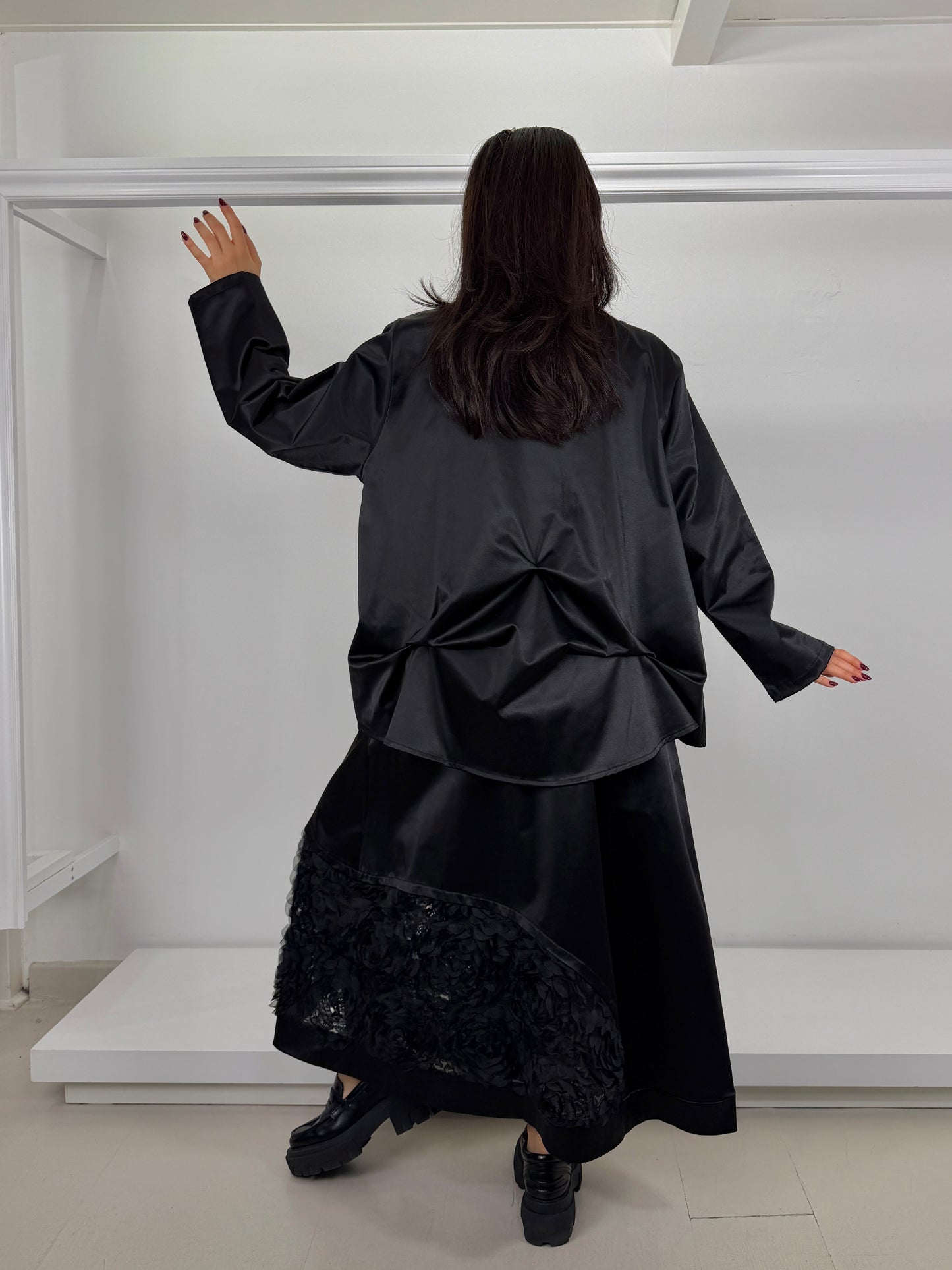 Gonna in raso inserto rose tulle