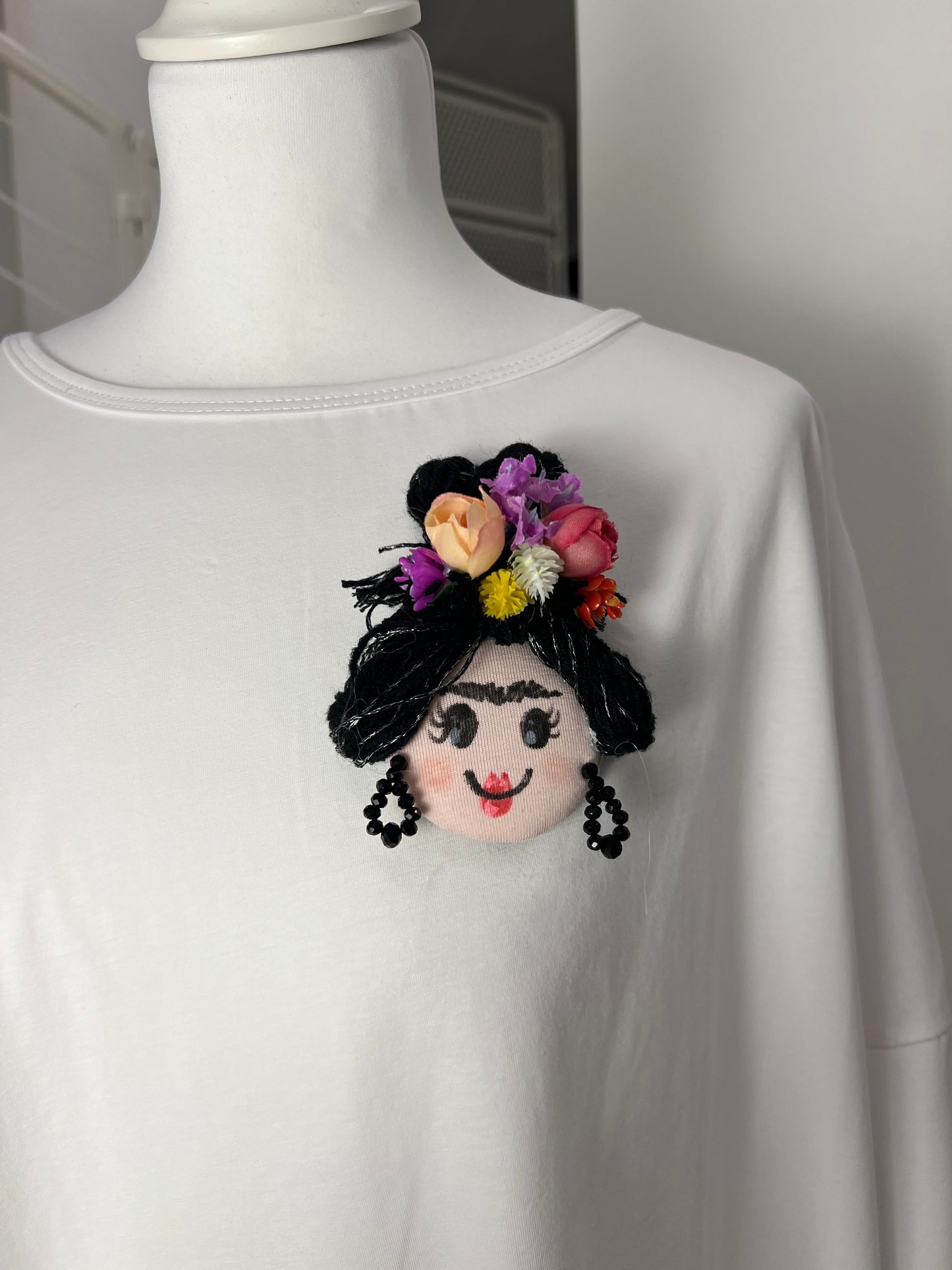 Spilla realizzata a mano Frida