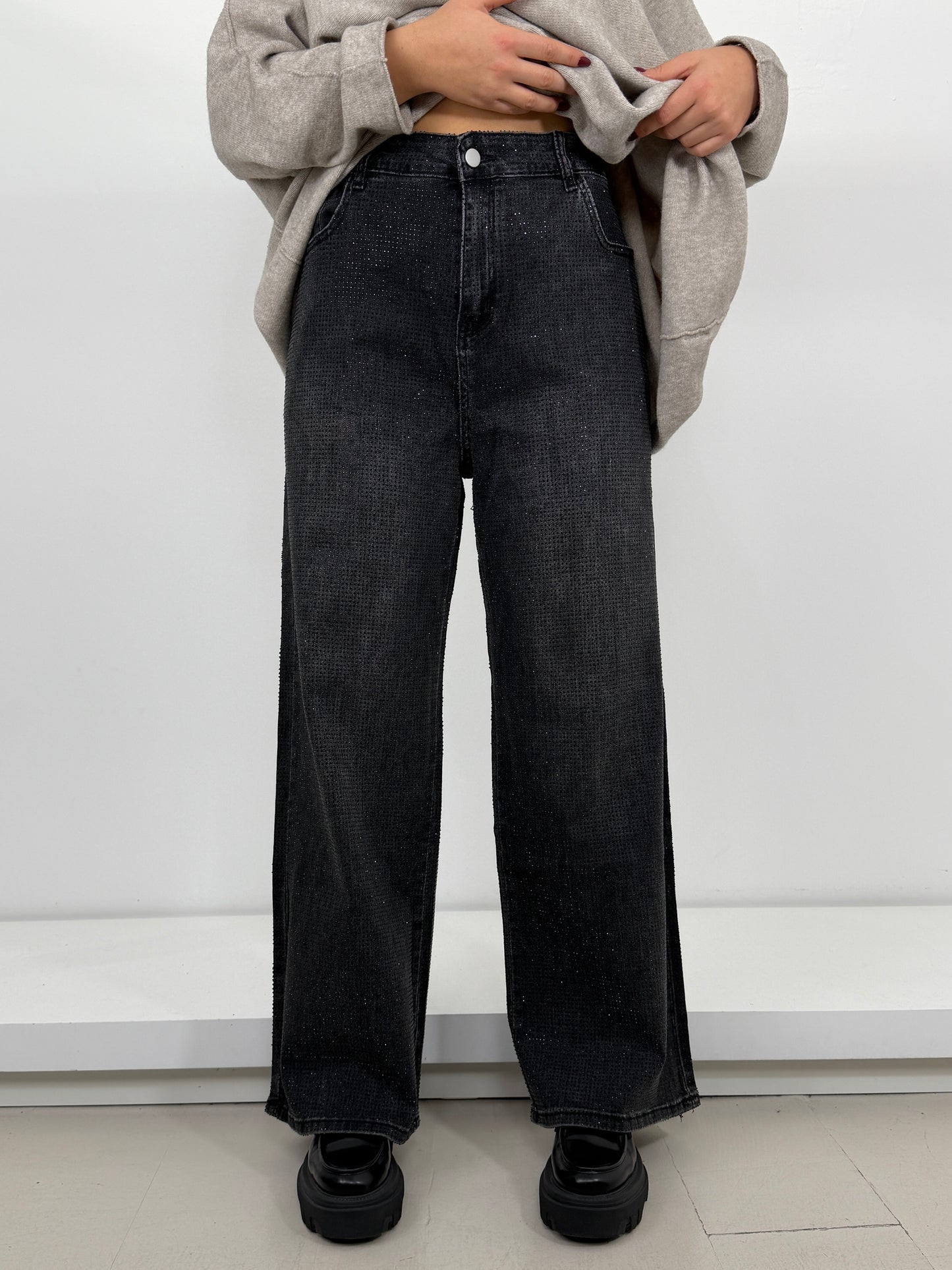 Jeans elasticizzato gamba dritta con strass