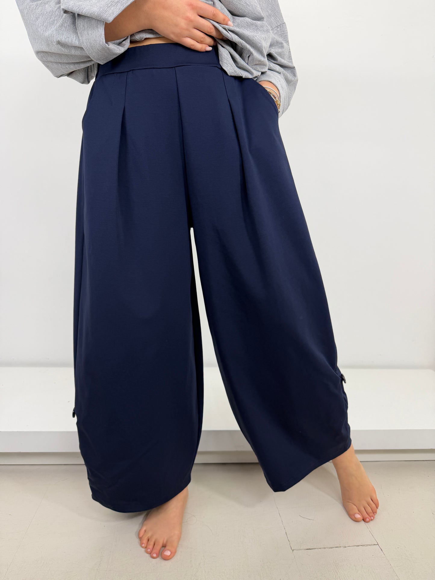 Pantalone ovetto motivo sul fondo