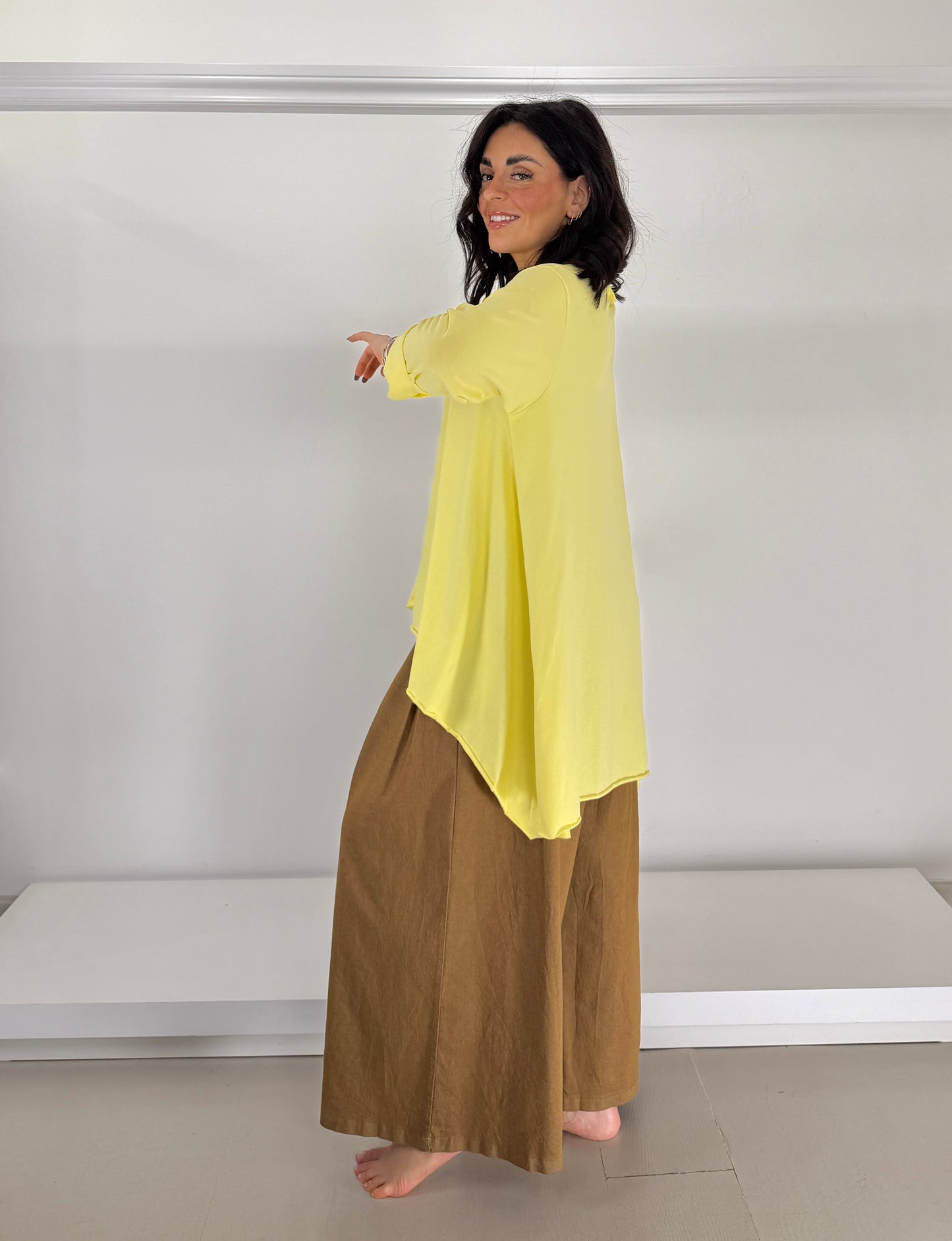 Pantalone effetto jeans gamba larga