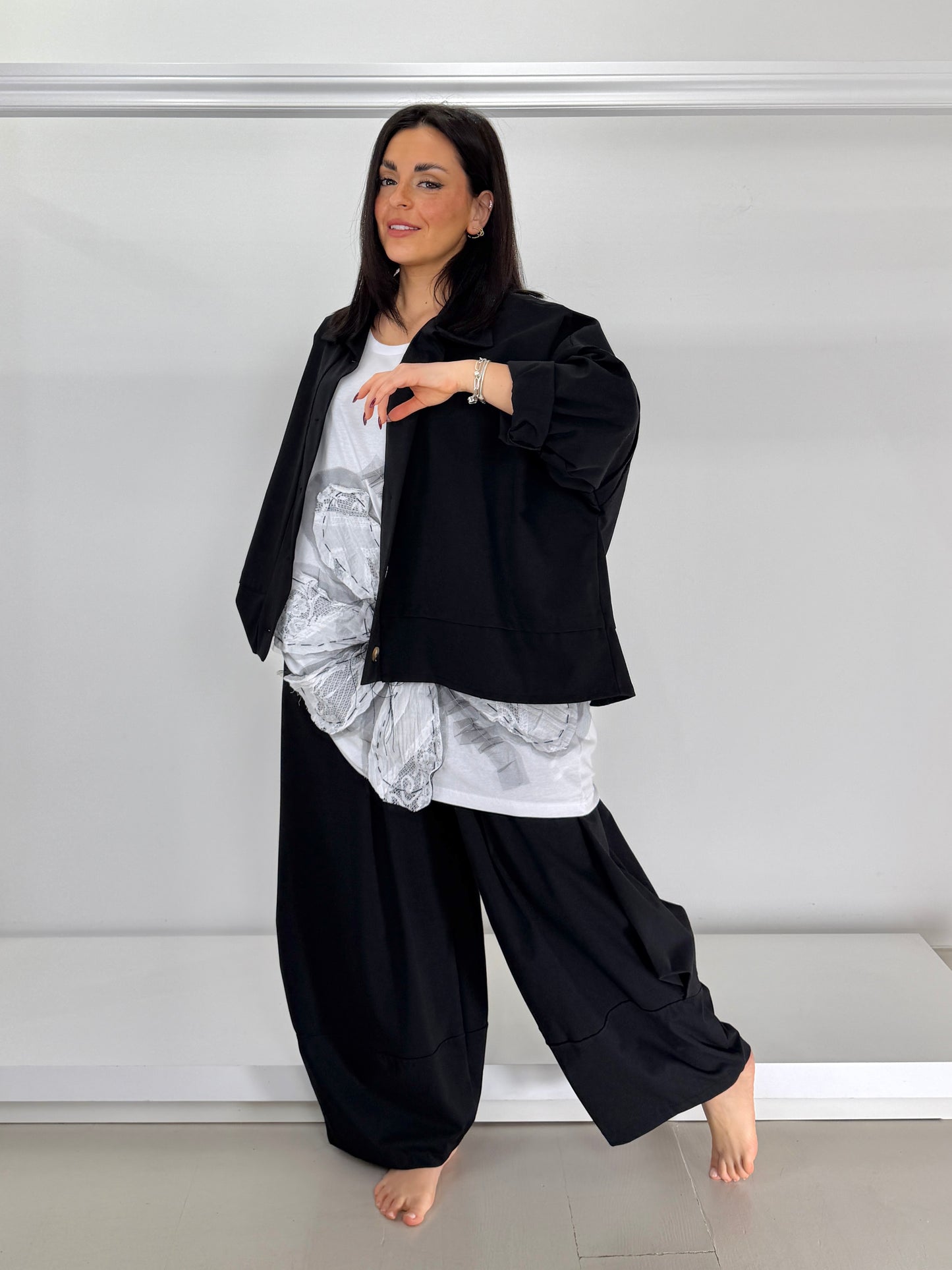 Pantalone punto roma gamba larga con pieghe