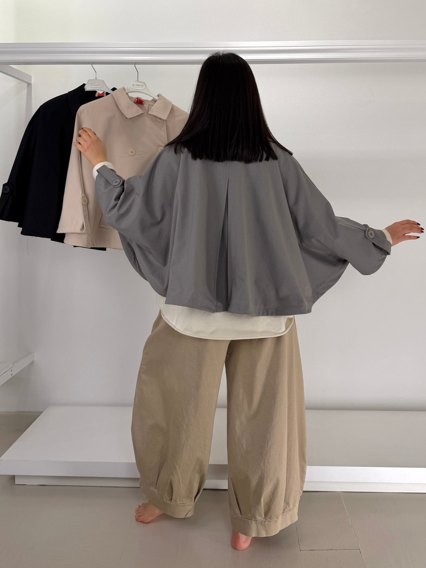 Mantella con piegone dietro