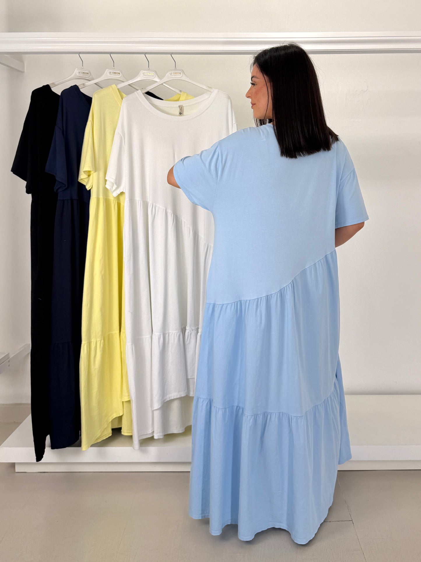 Abito due tessuti con balze - versione mezza manica