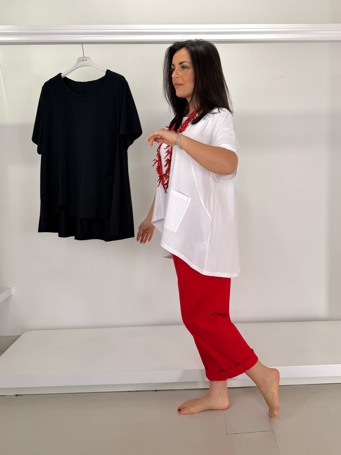 T-shirt asimmetrica con taschino