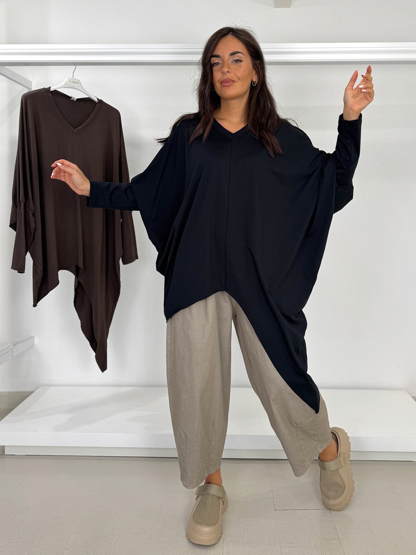Pantalone ovetto con bottone effetto jeans elasticizzato