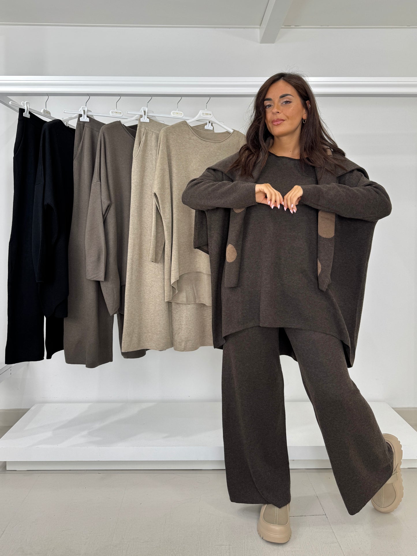 Completo con pullover a tinta unita