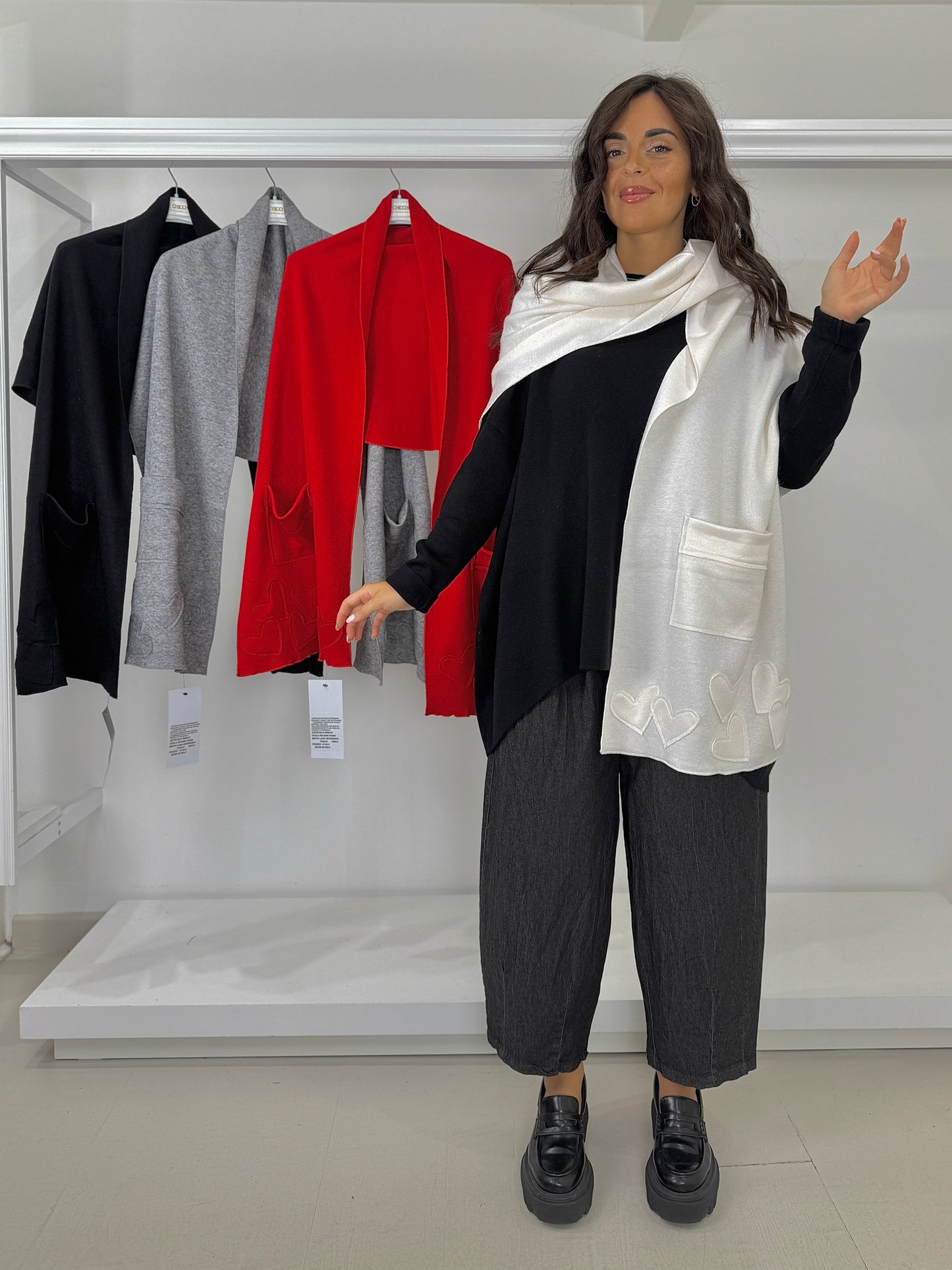 DOLCEMENTE CURVY stola ricamo cuori