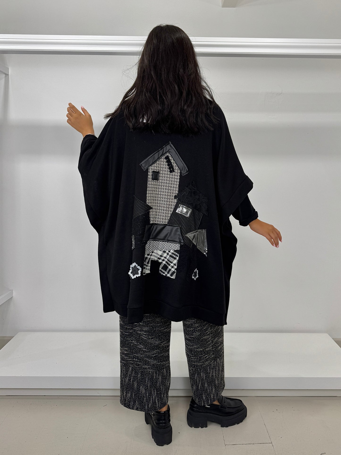 DOLCEMENTE CURVY mantella dolcevita ricamo casa dietro