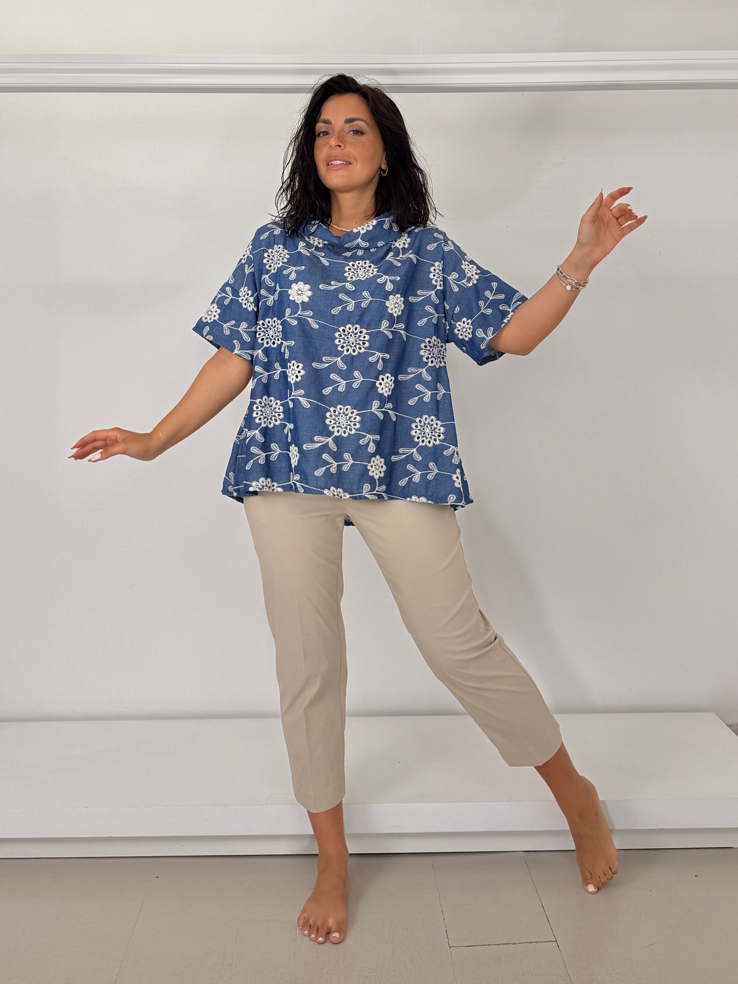 Casacca collo anello jeans leggero ricamato