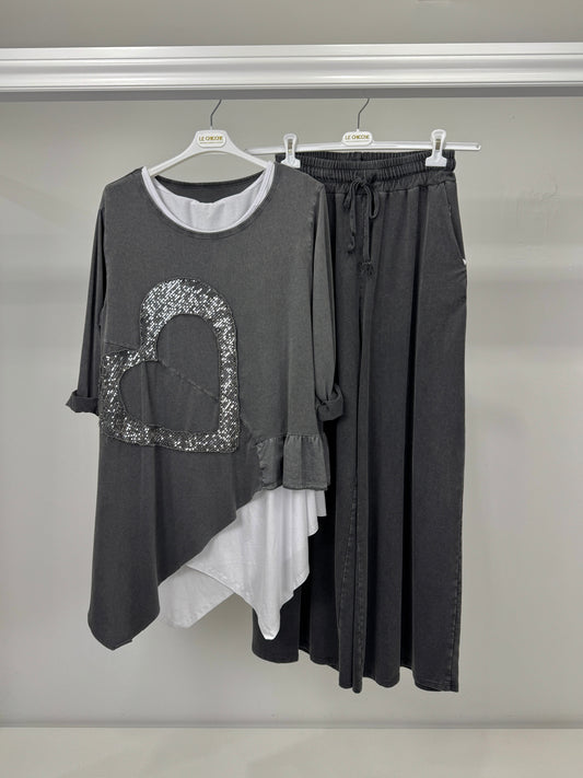 Maglia asimmetrica cuore strass