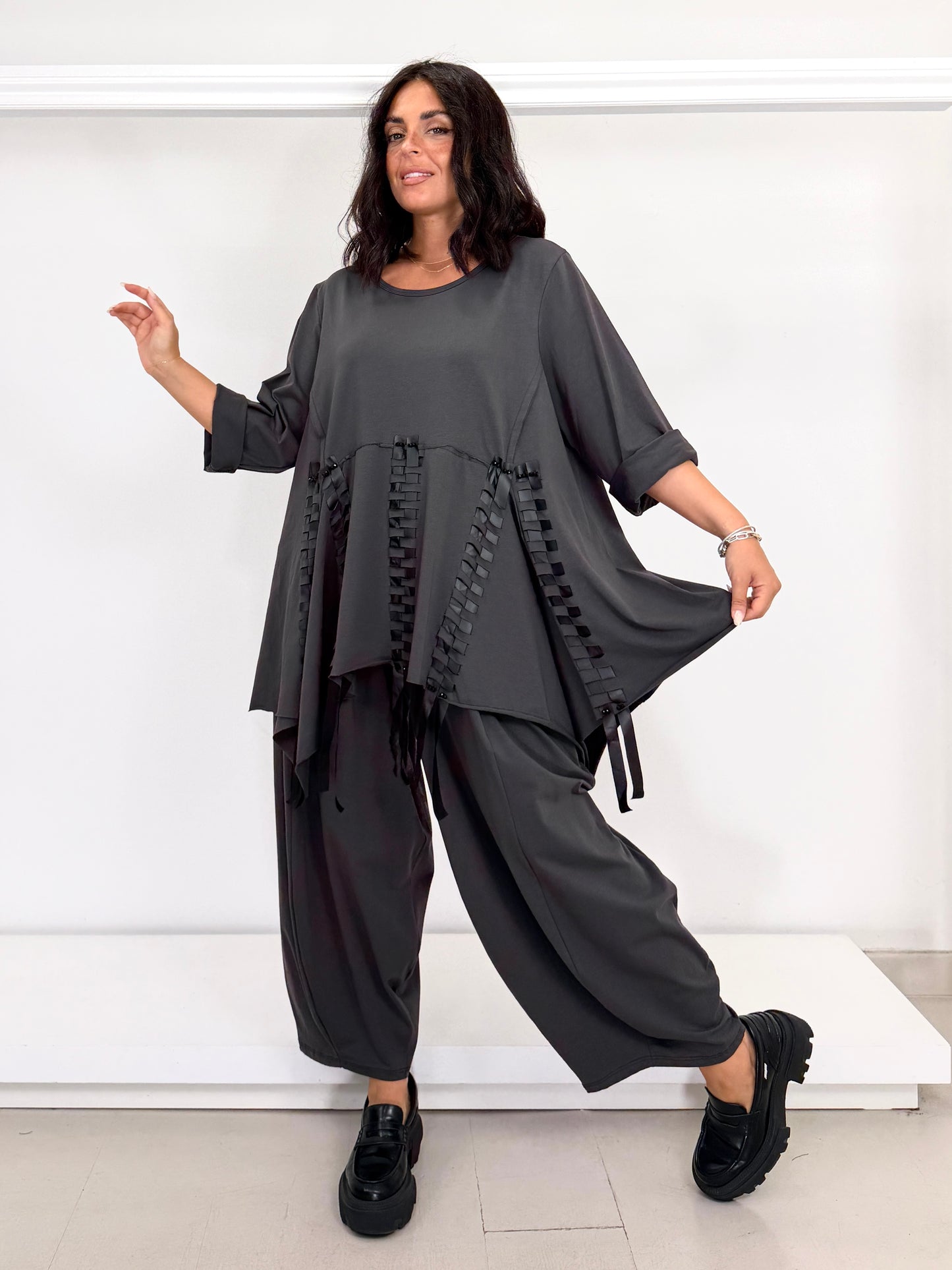 Maglia leggermente sfiancata manica 3/4 con inserti in ecopelle