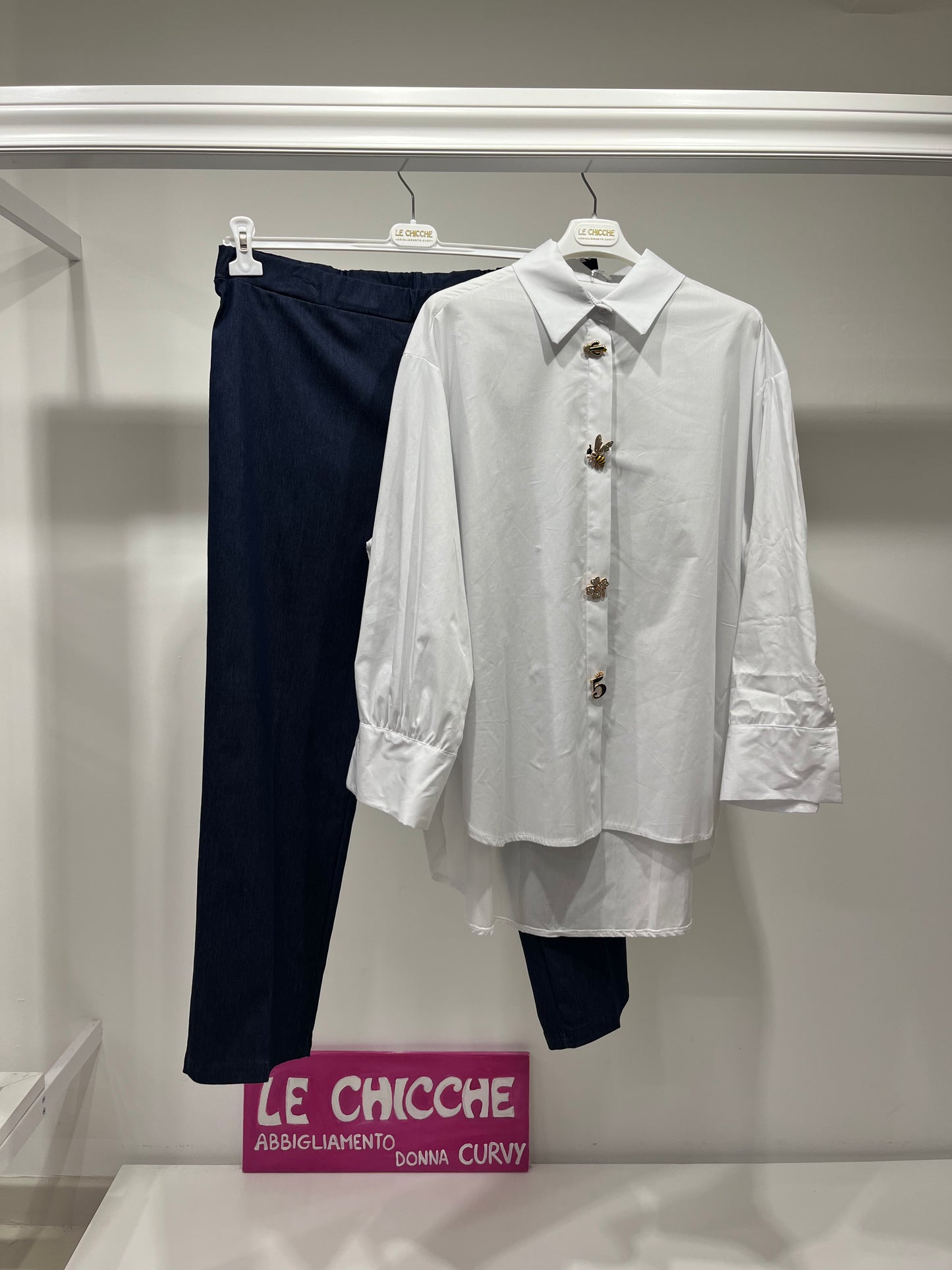 Camicia con spille rimovibili
