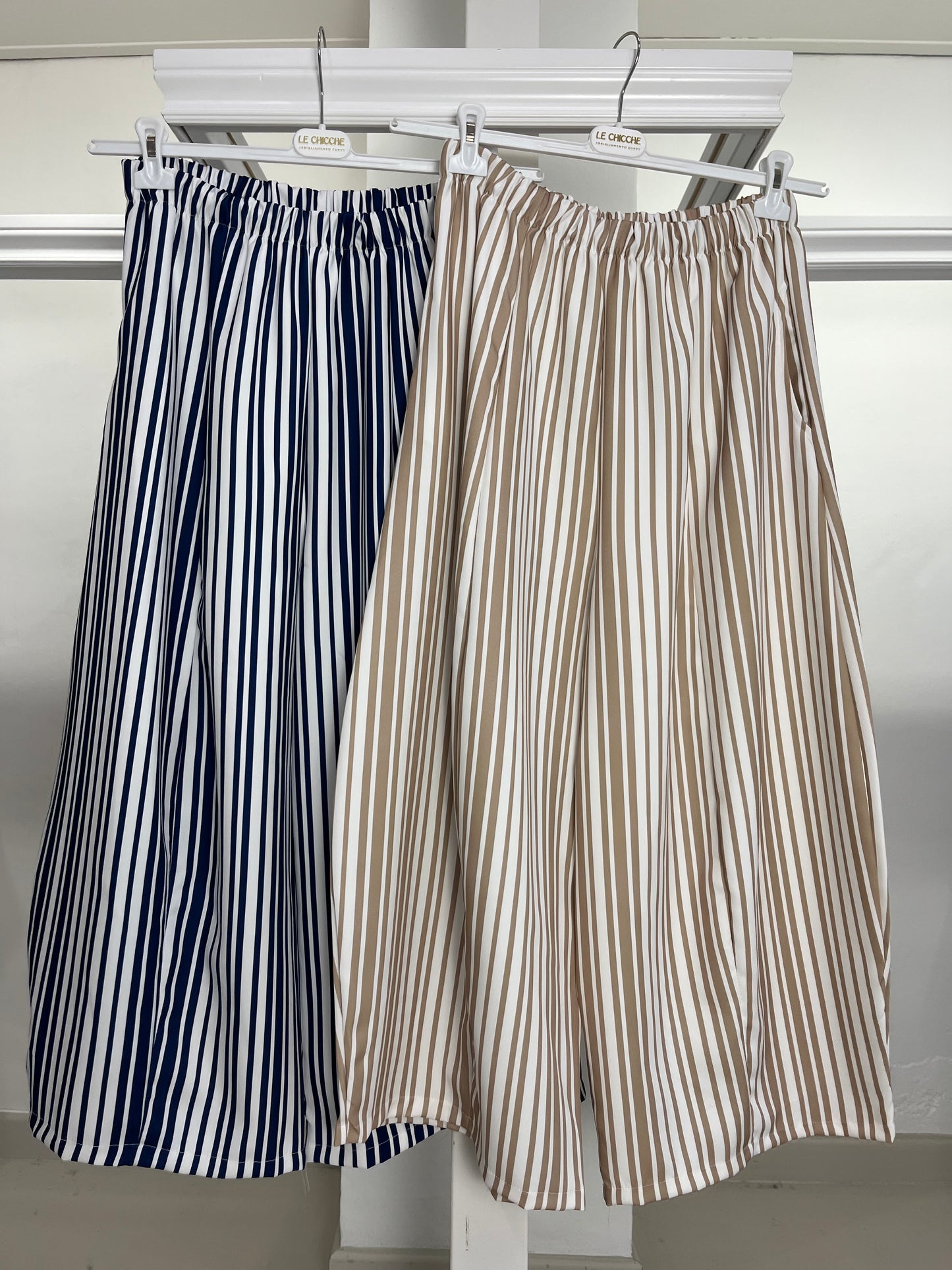 Pantalone gamba larga a righe