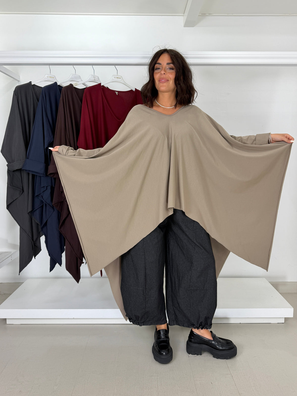 Maglia poncho scollo a V
