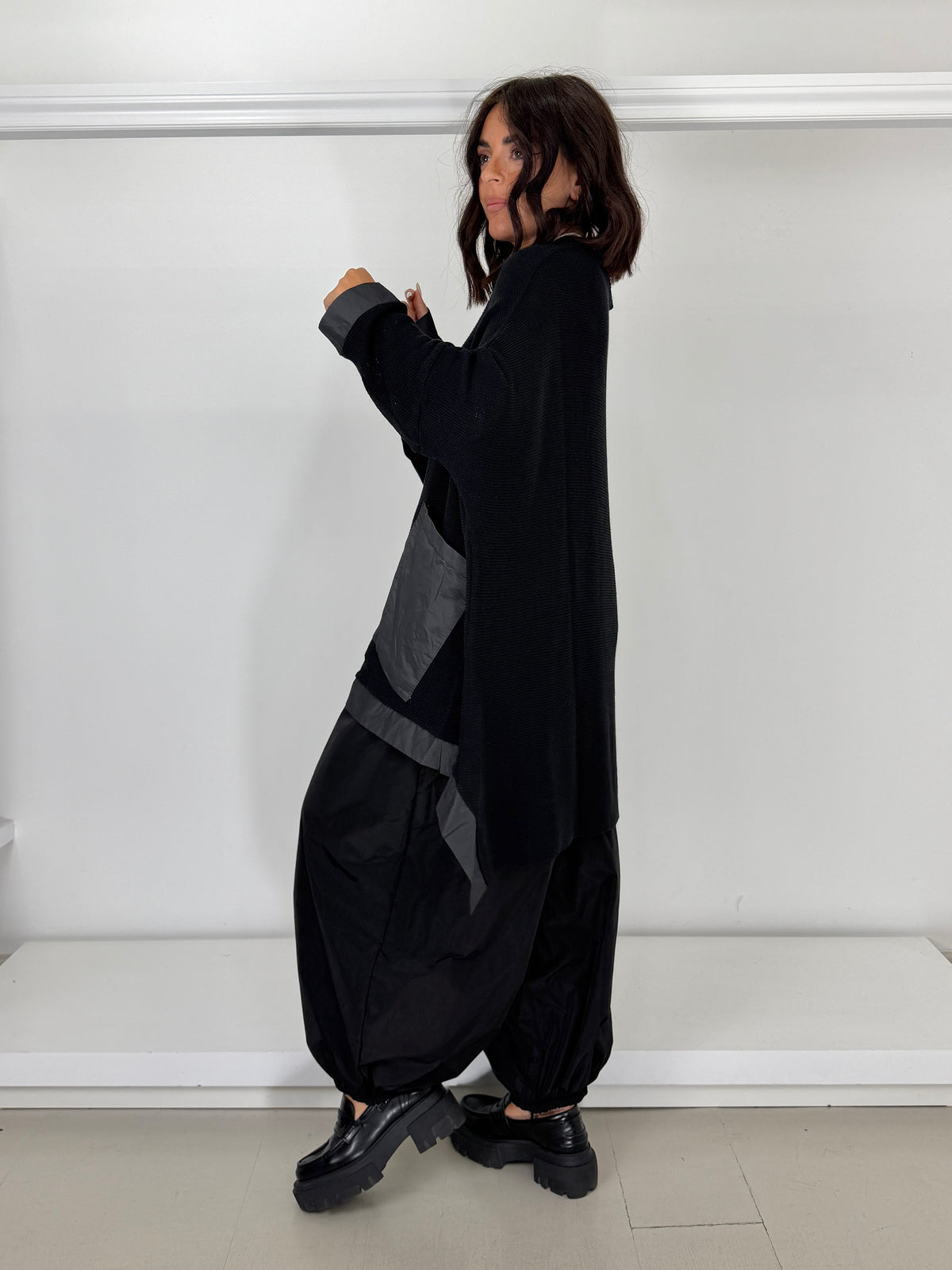 Maglia in filo inserti e tascone taffeta