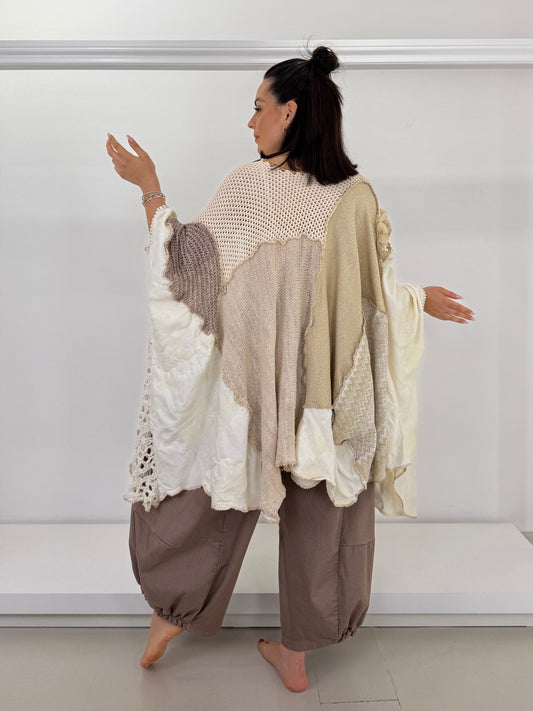 L'Eleganza Fluida: Maxi Maglia che Esalta Ogni Curva