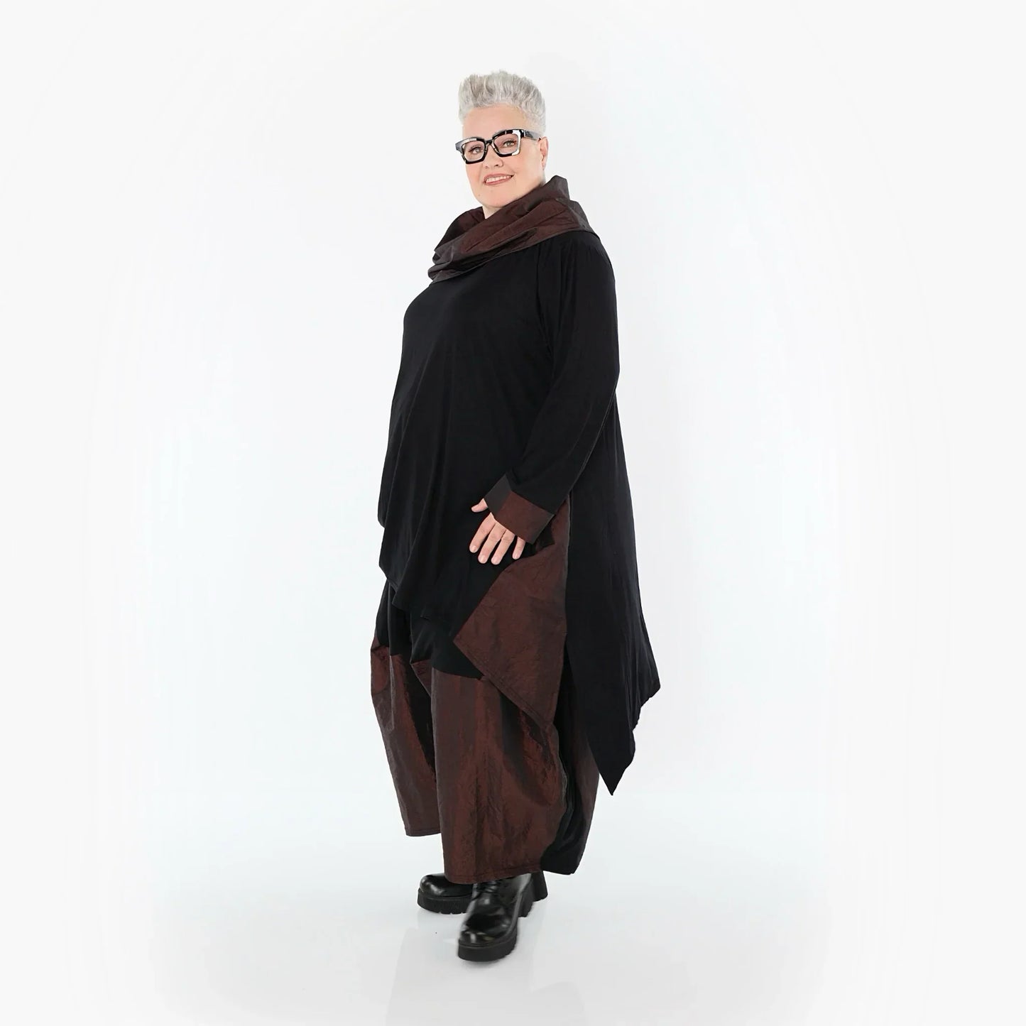 Pantalone cavallo basso con inserti in taffetà