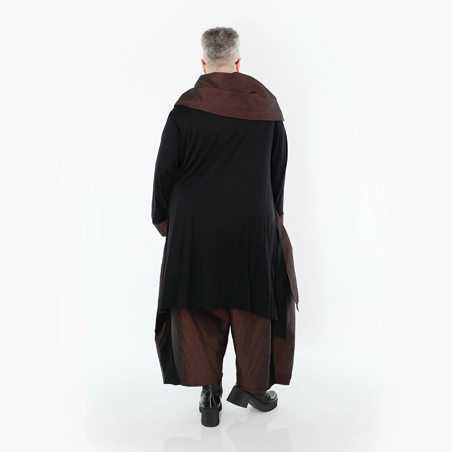 Pantalone cavallo basso con inserti in taffetà