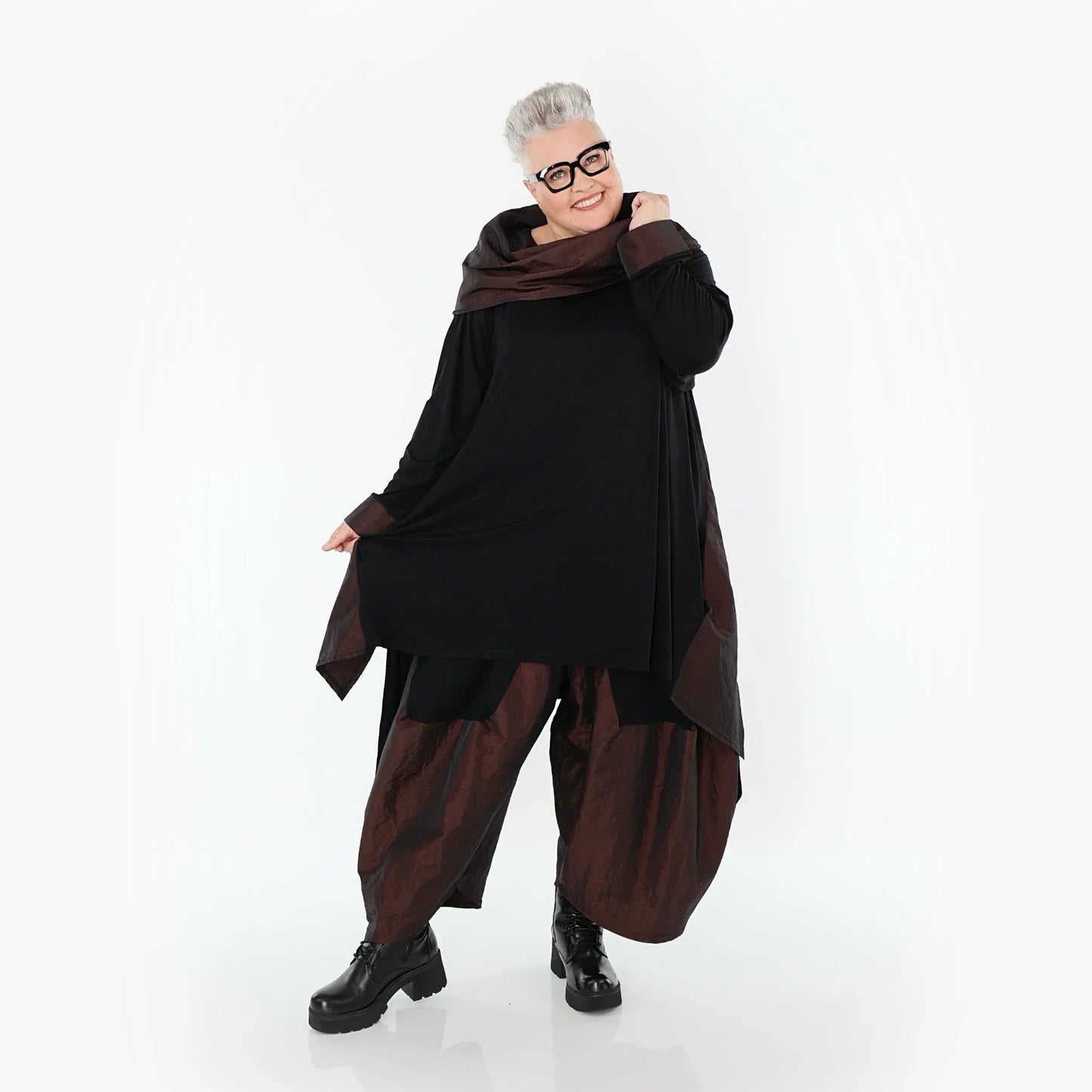 Pantalone cavallo basso con inserti in taffetà