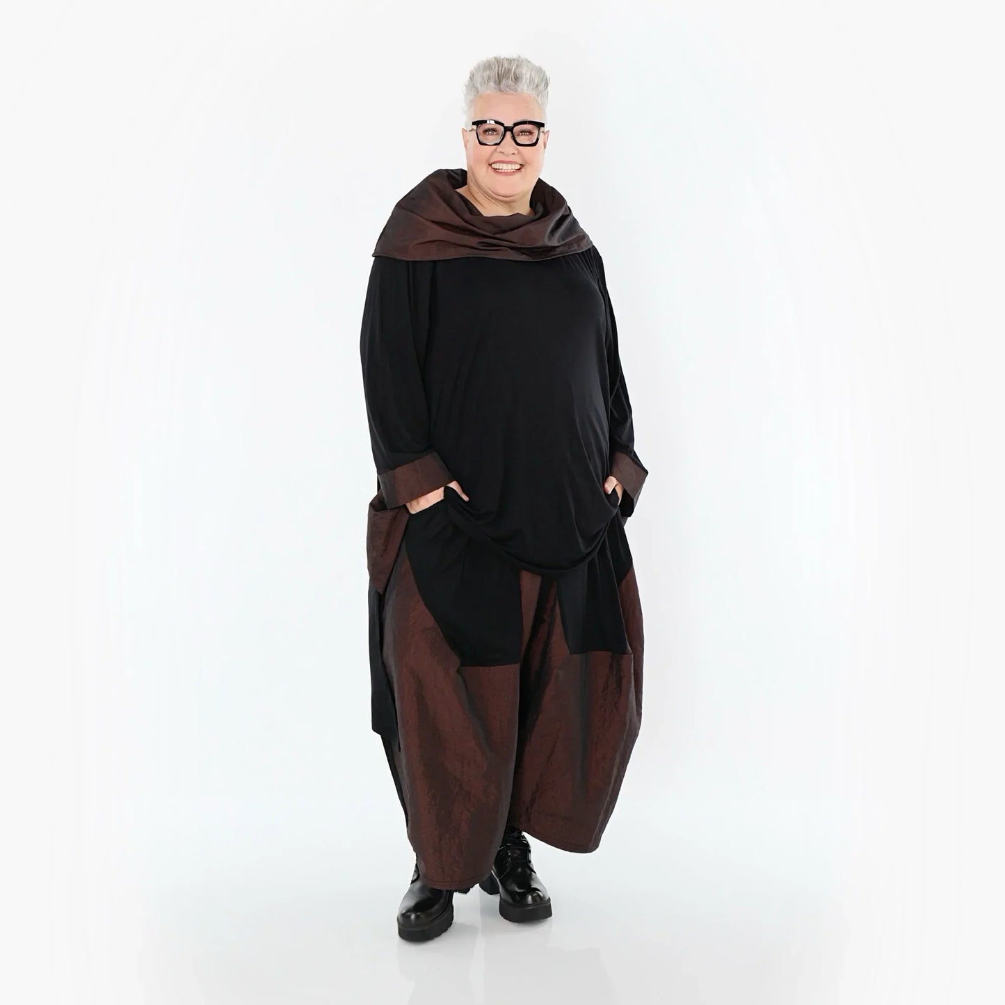 Pantalone cavallo basso con inserti in taffetà