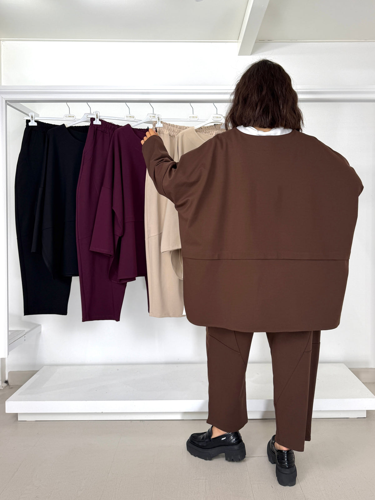 Pantalone over motivo cuciture punto milano