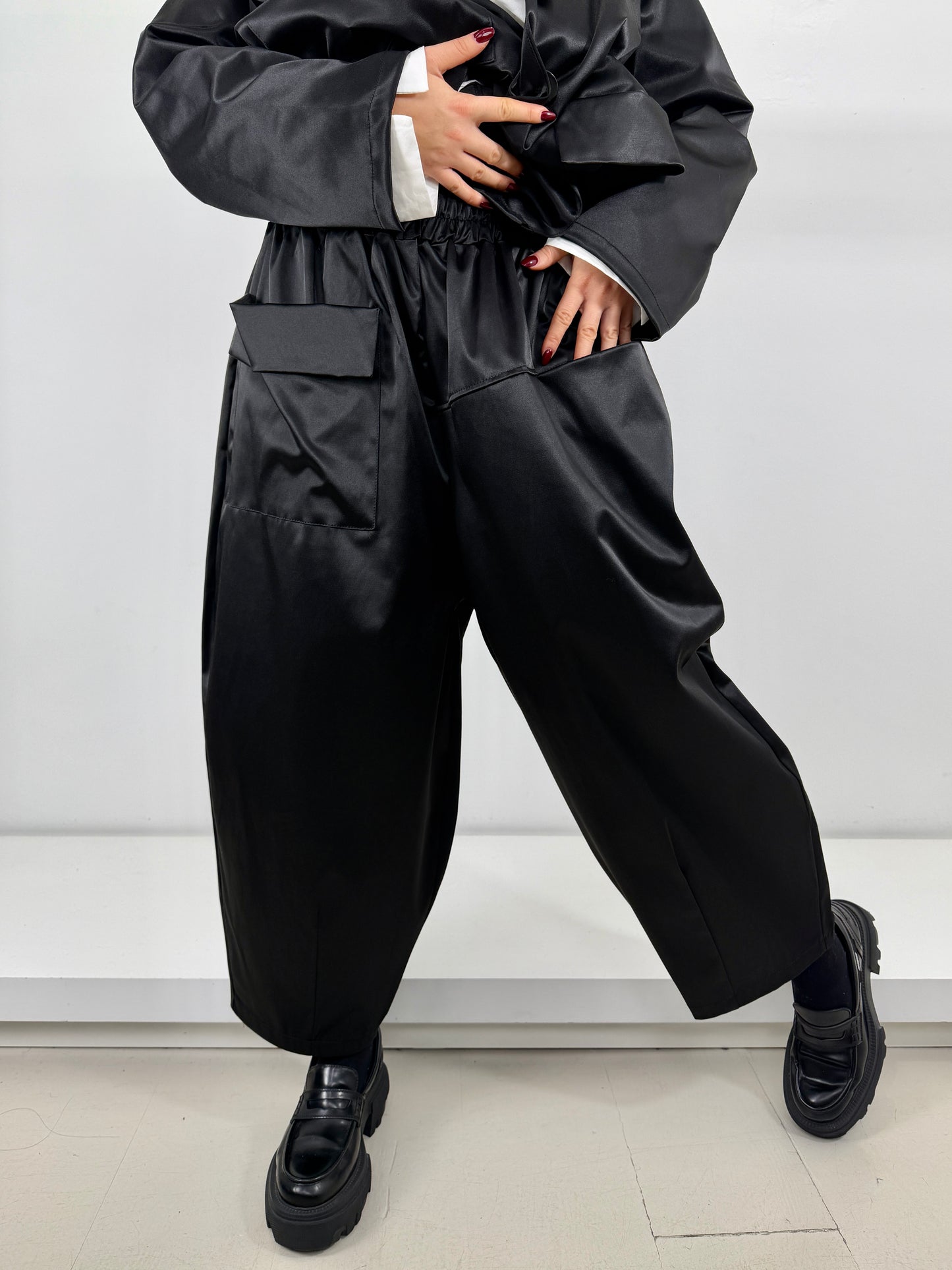 Pantalone in raso tasca patta