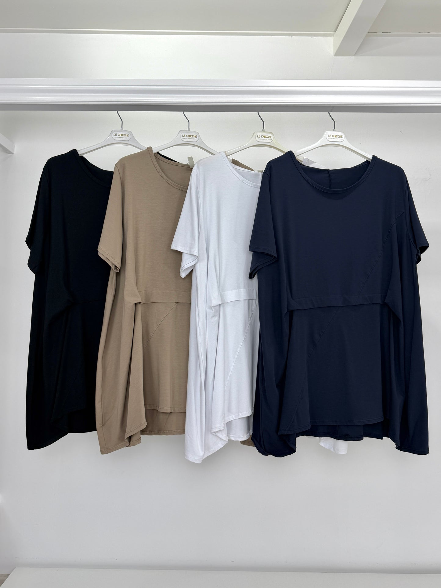 T-shirt con drappeggio