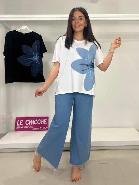 T-shirt fiore in jeans