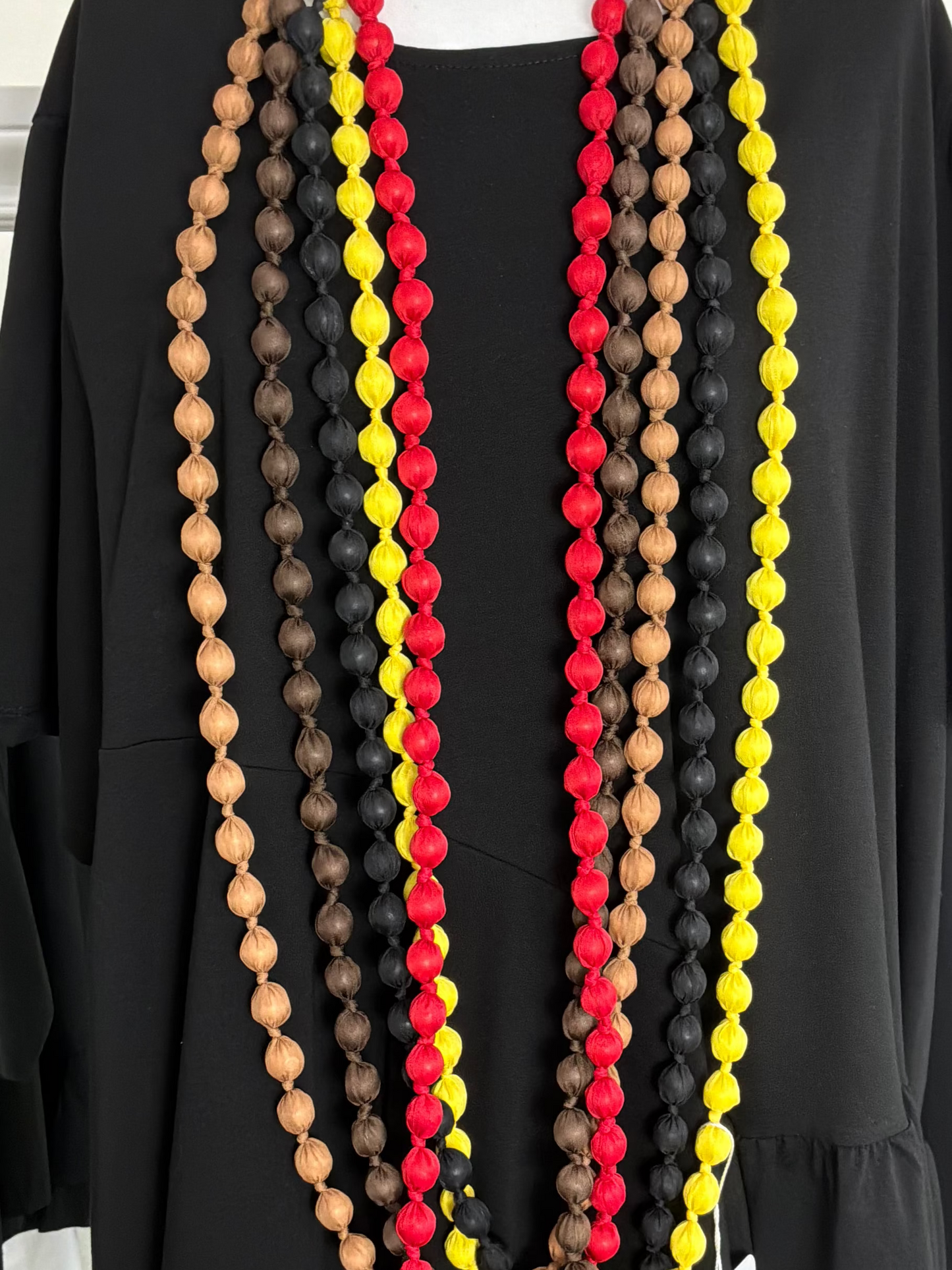 Collana sfere in tessuto
