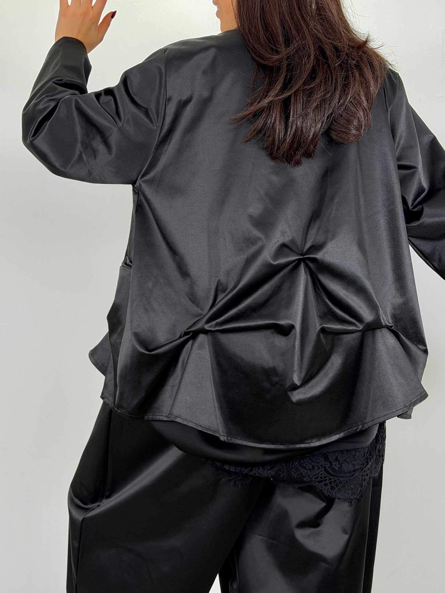 Giacca in raso con sbuffi