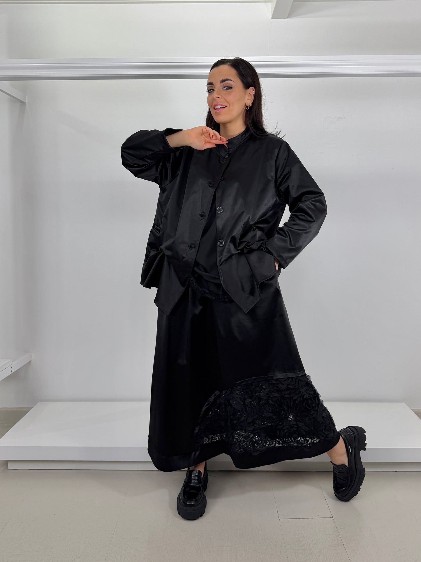 Gonna in raso inserto rose tulle