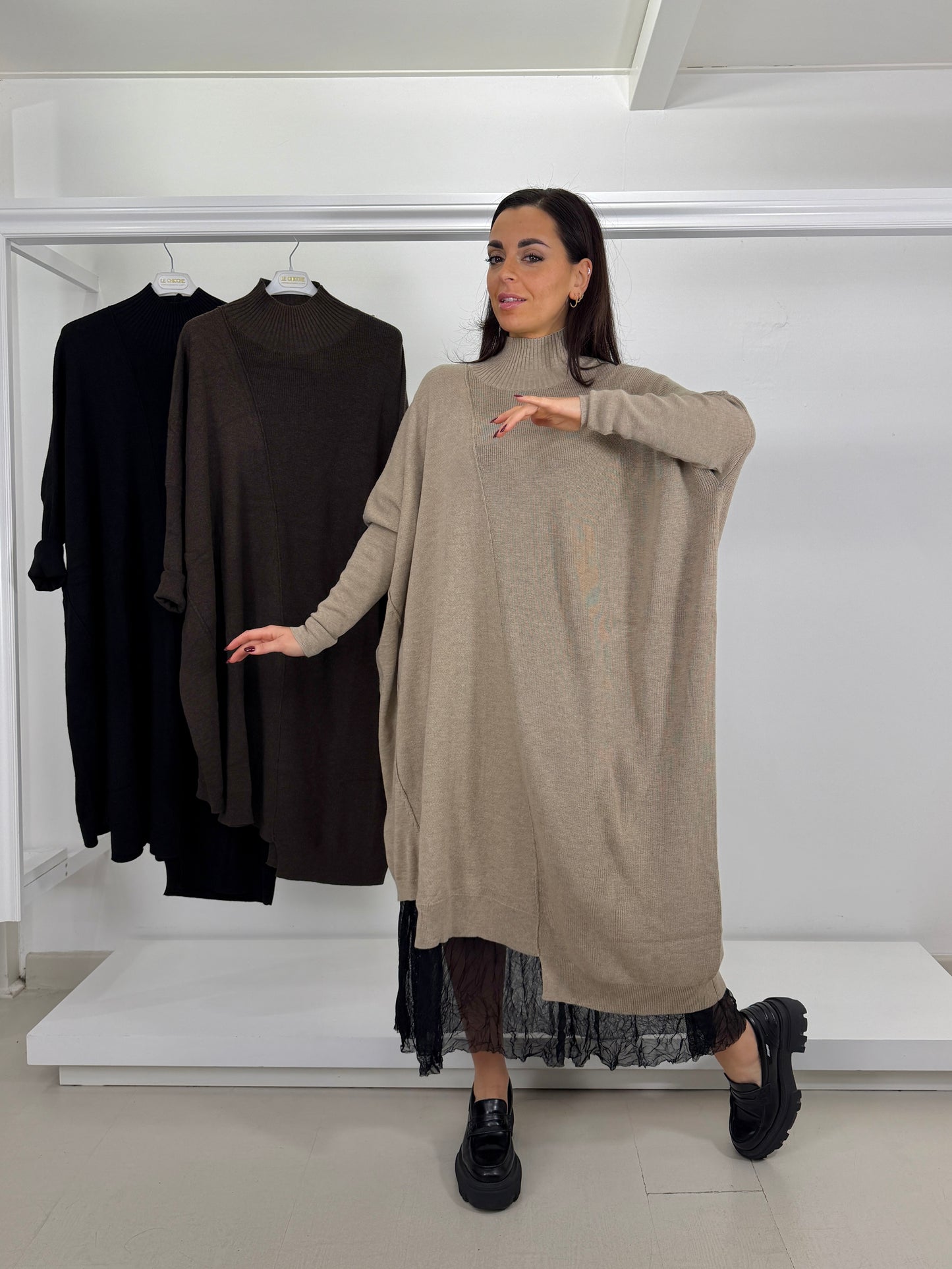 Abito in maglia lupetto asimmetrico