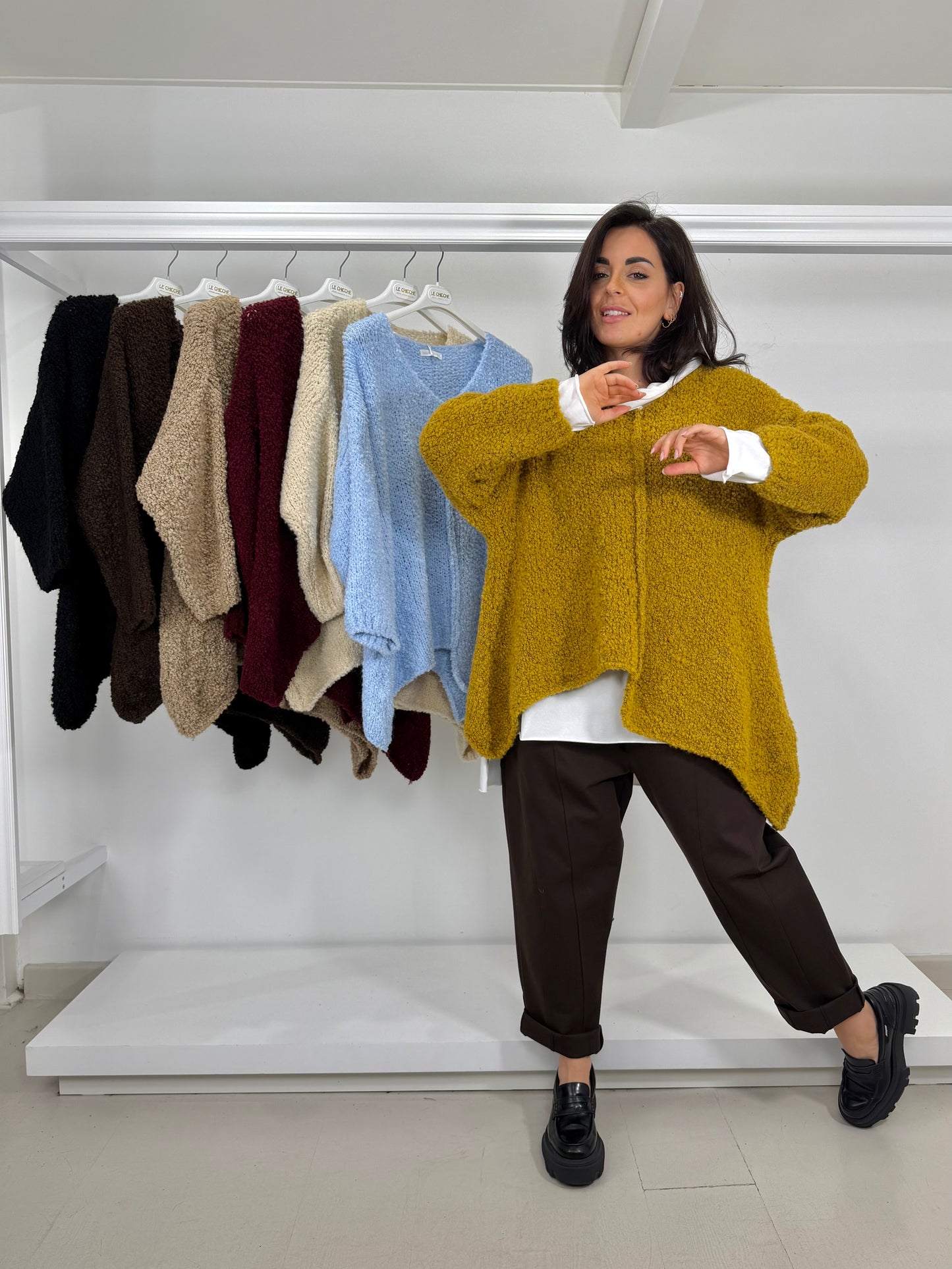 Pullover bouclé asimmetrico