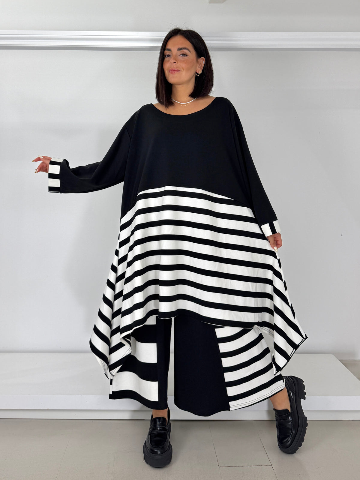 Pantalone gamba larga inserti righe