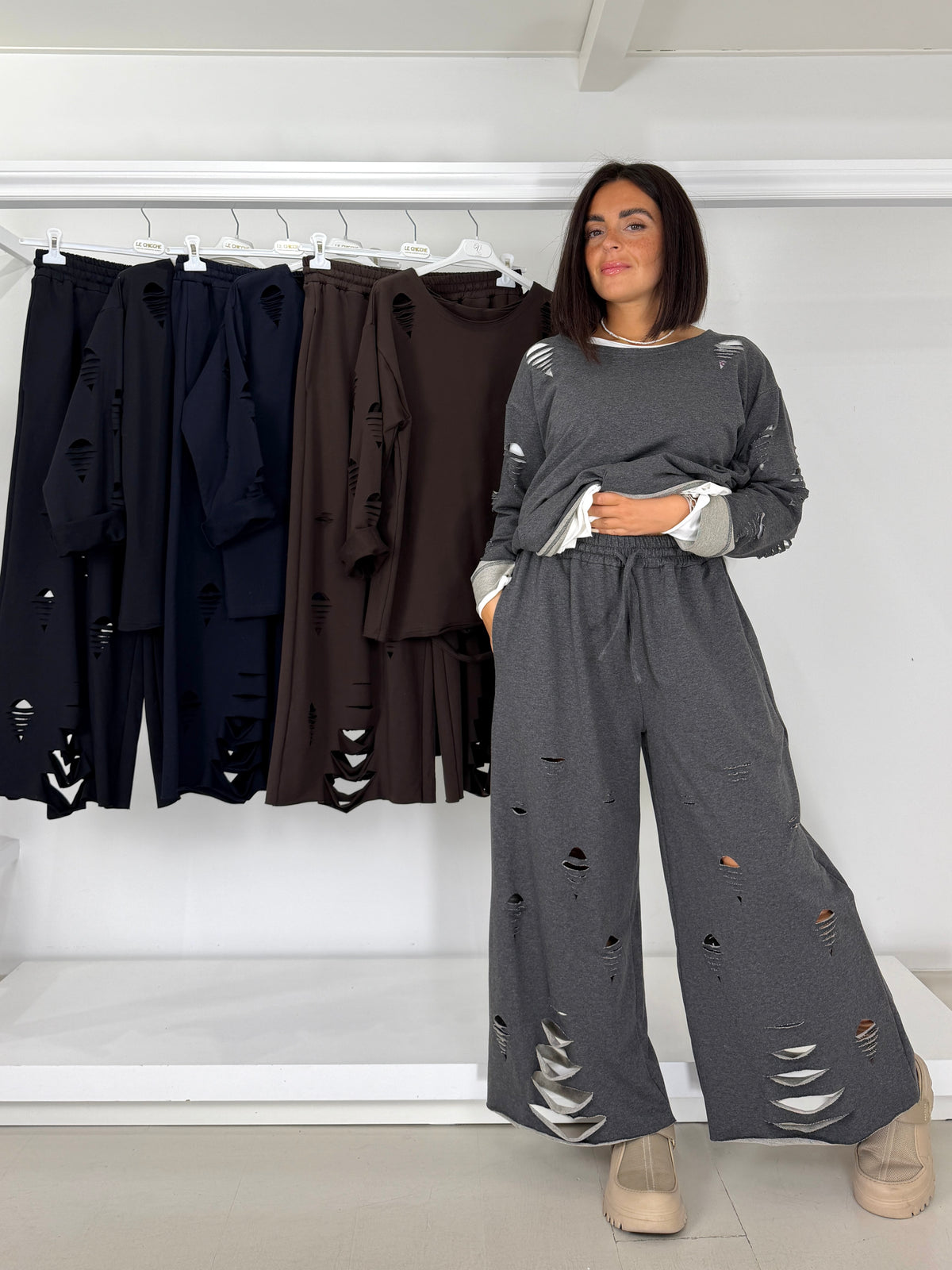 Pantalone garzato motivo tagli