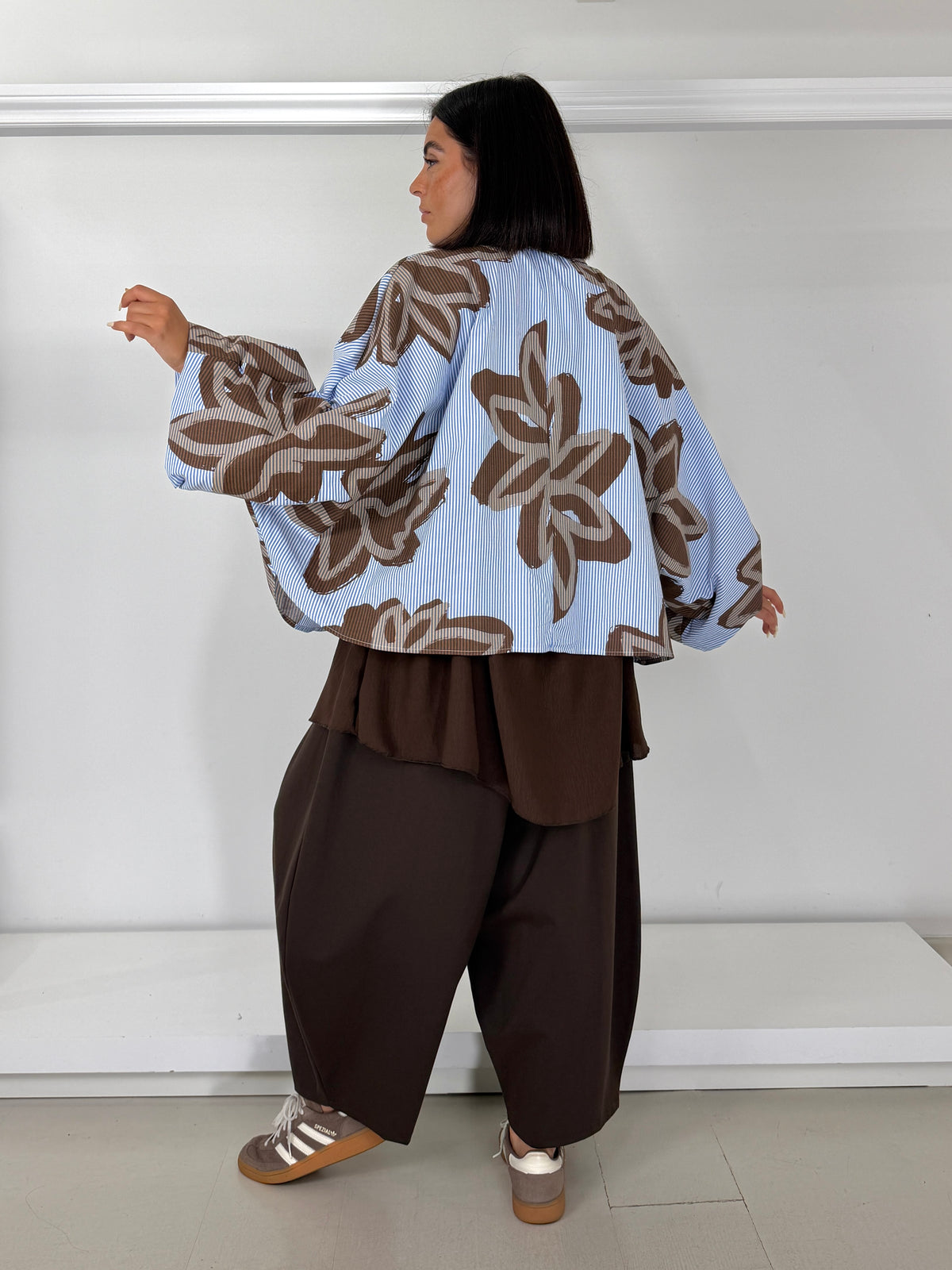 Camicia a fantasia manica arricciata