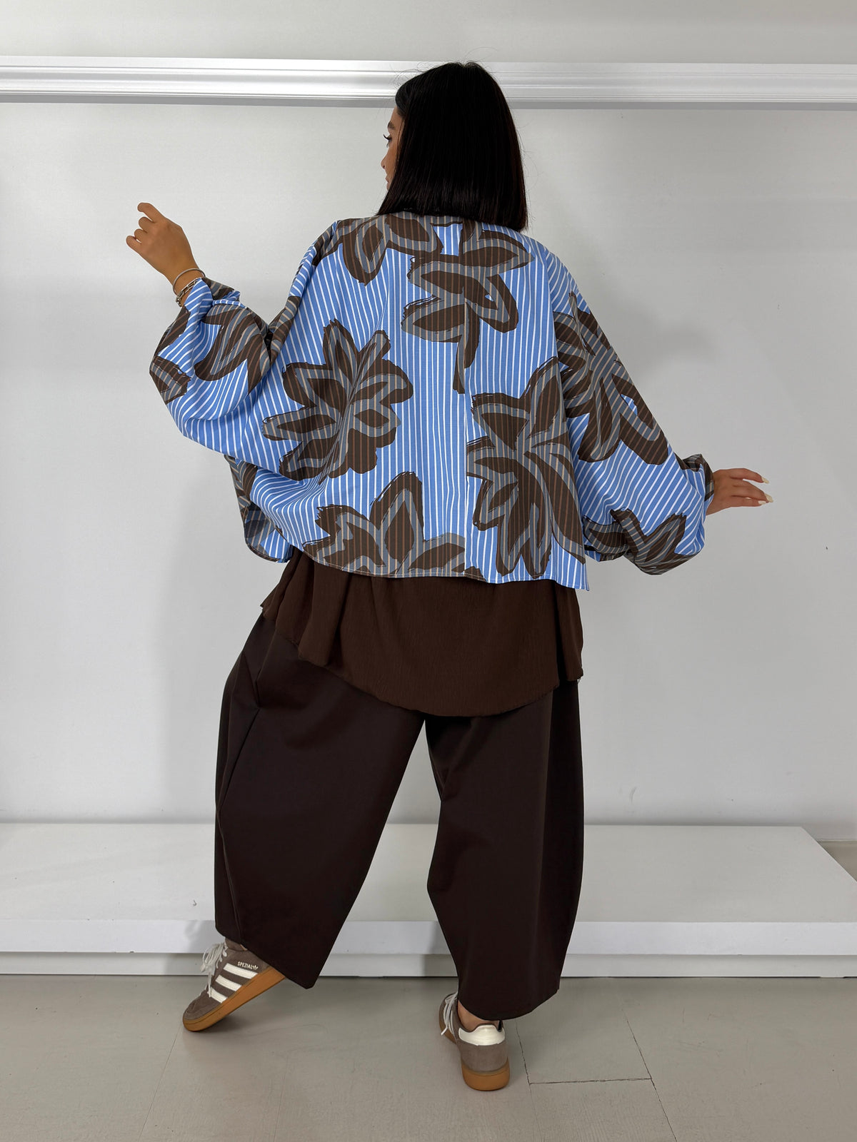 Camicia a fantasia manica arricciata