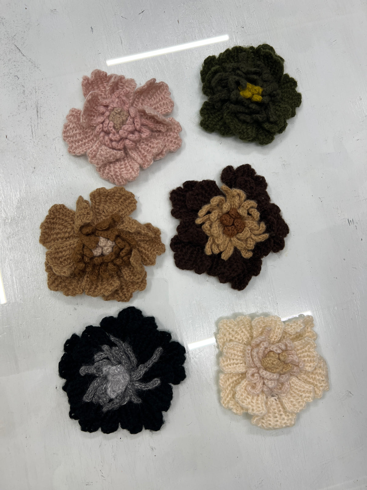 Spilla crochet con calamita / bicolor