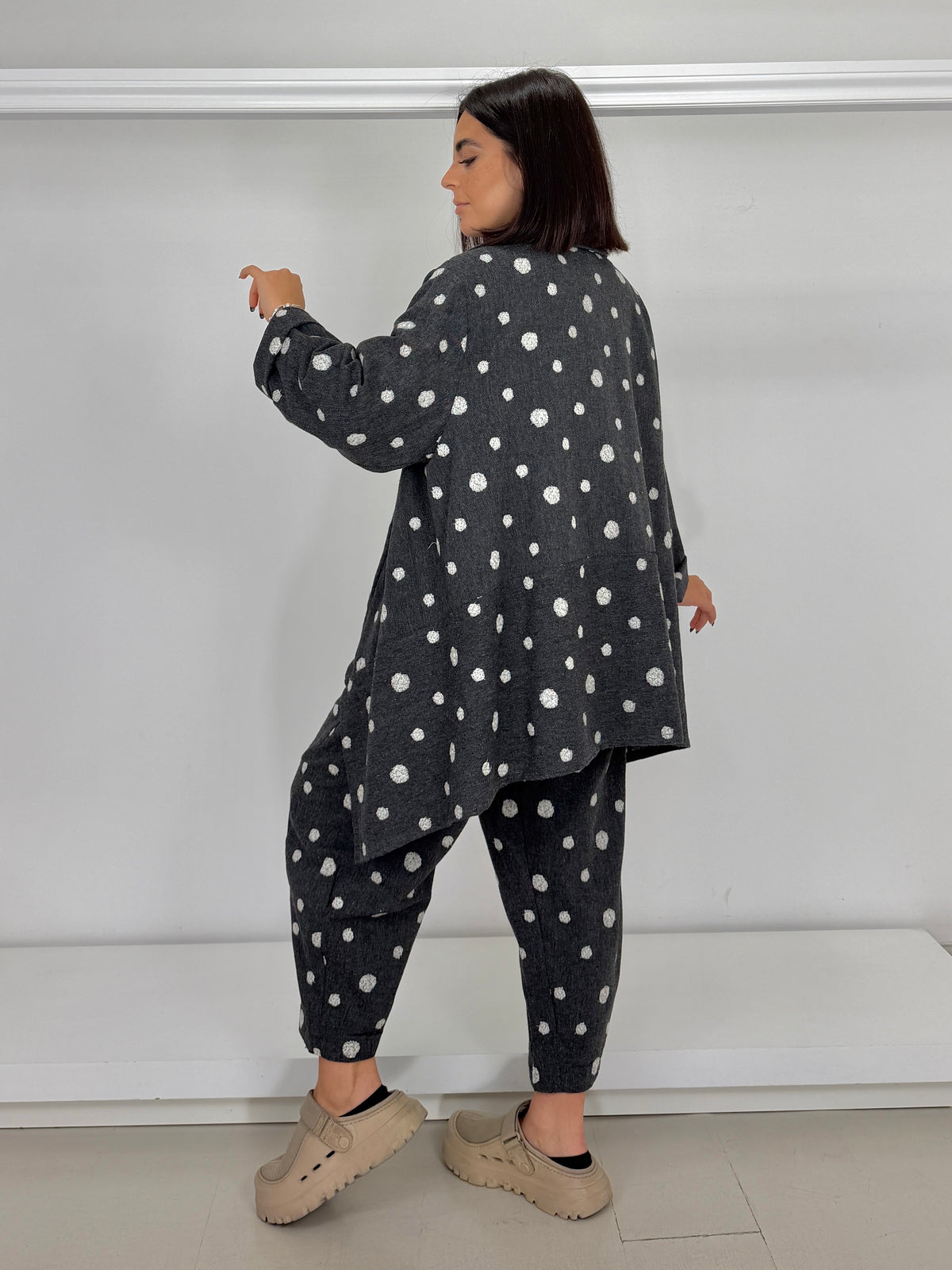 Pantalone diagonale bolli ricamati