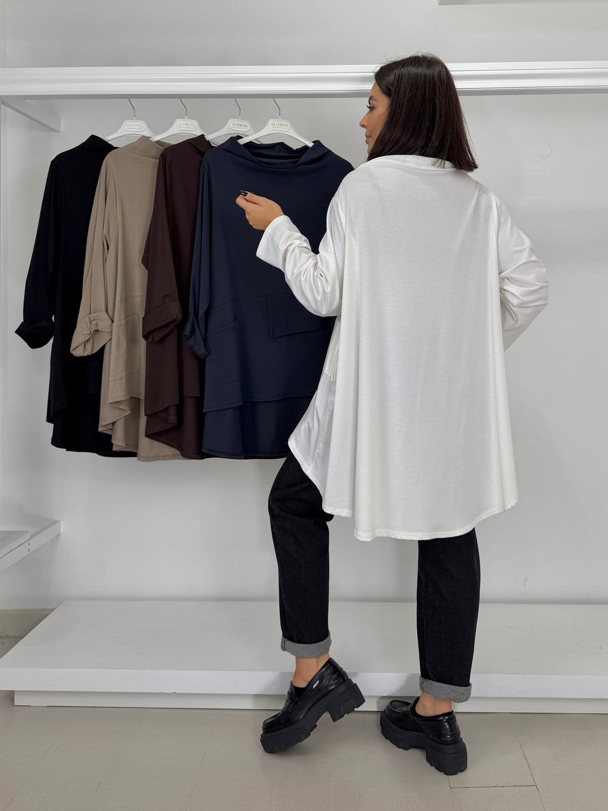 Maglia collo cratere con tasca