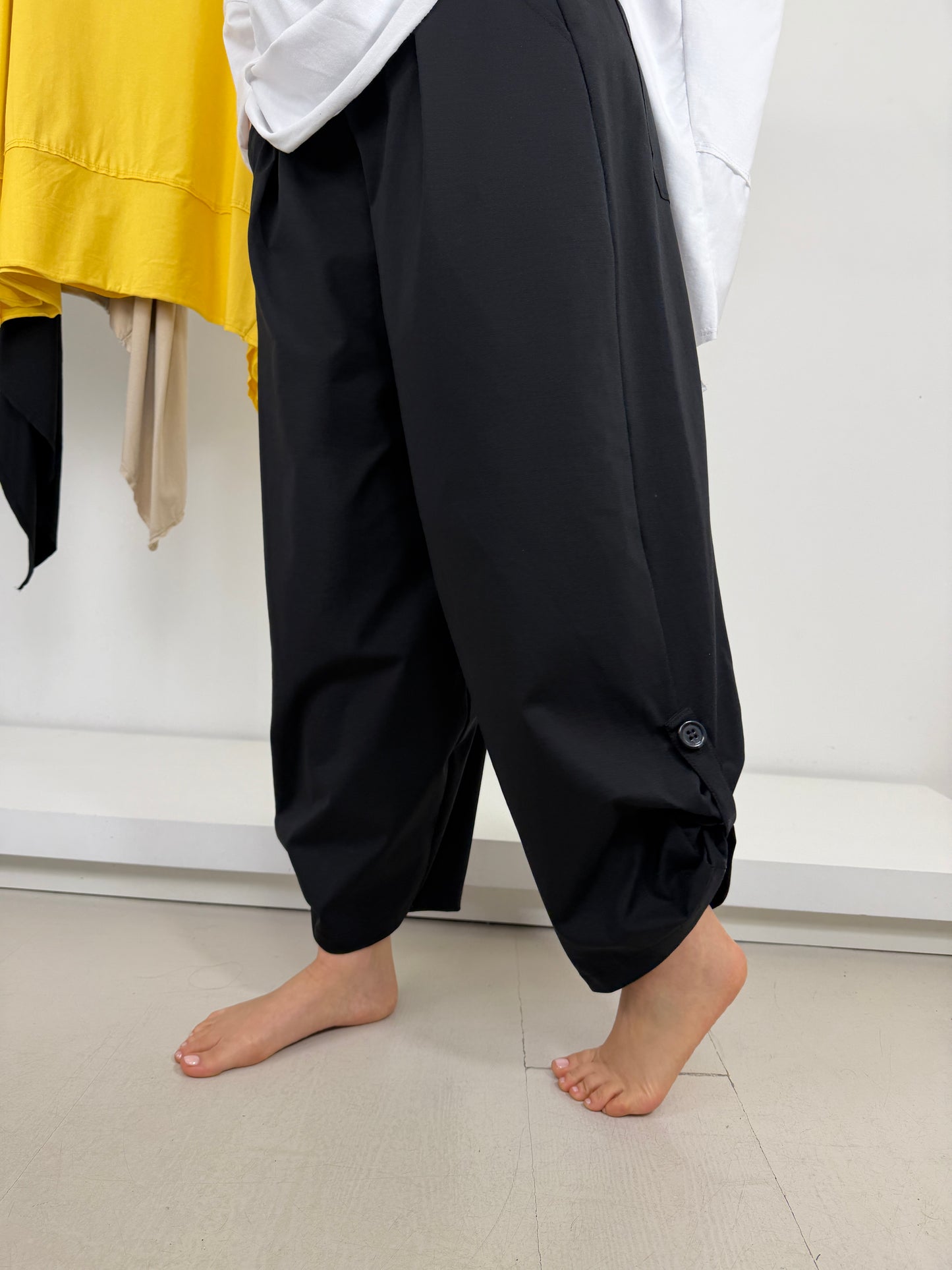 Pantalone ovetto motivo sul fondo