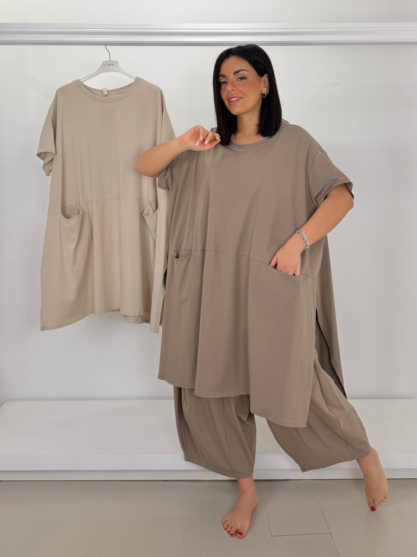 Maglia tasche a nido e spacchi