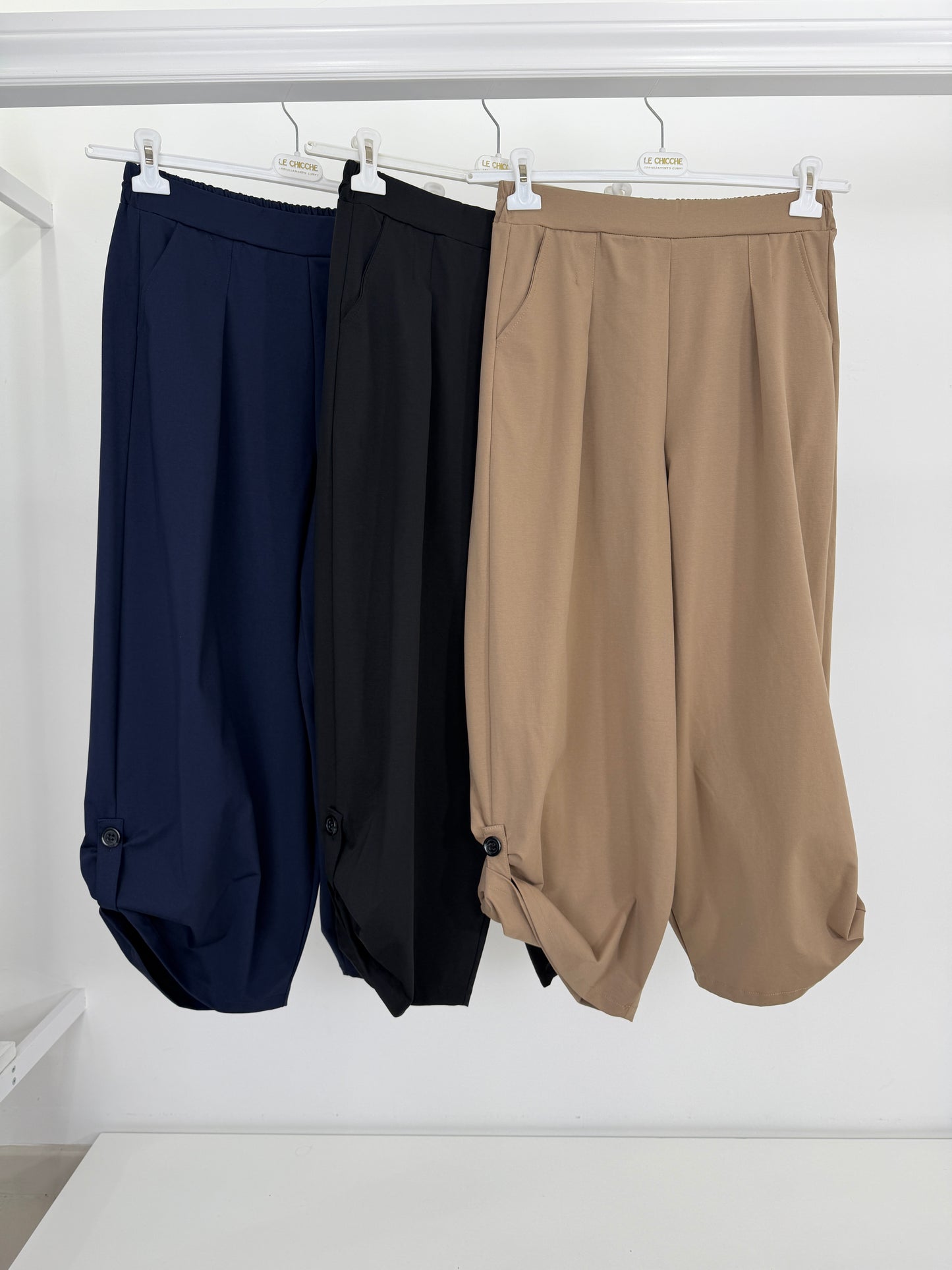 Pantalone ovetto motivo sul fondo