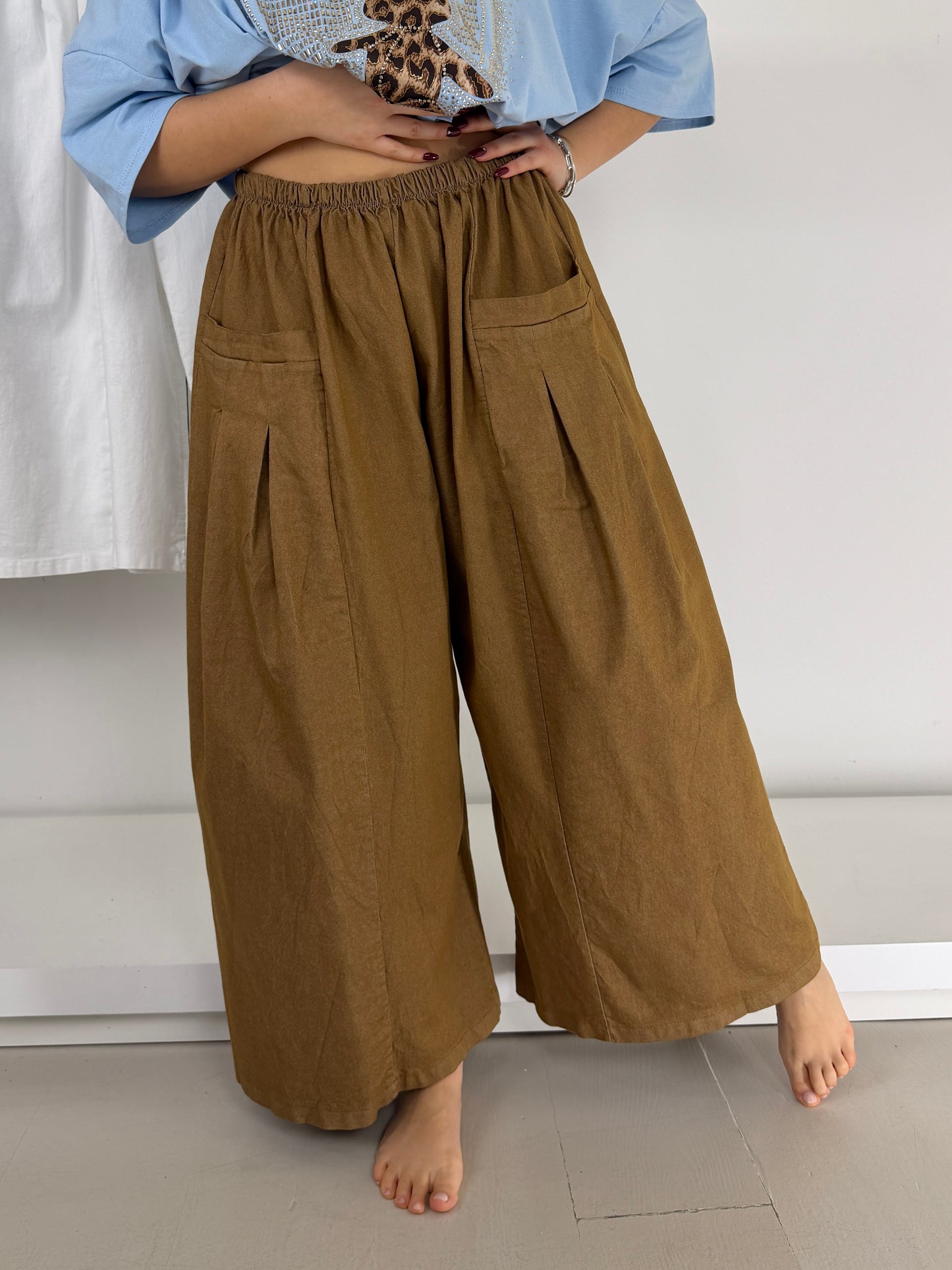 Pantalone effetto jeans gamba larga