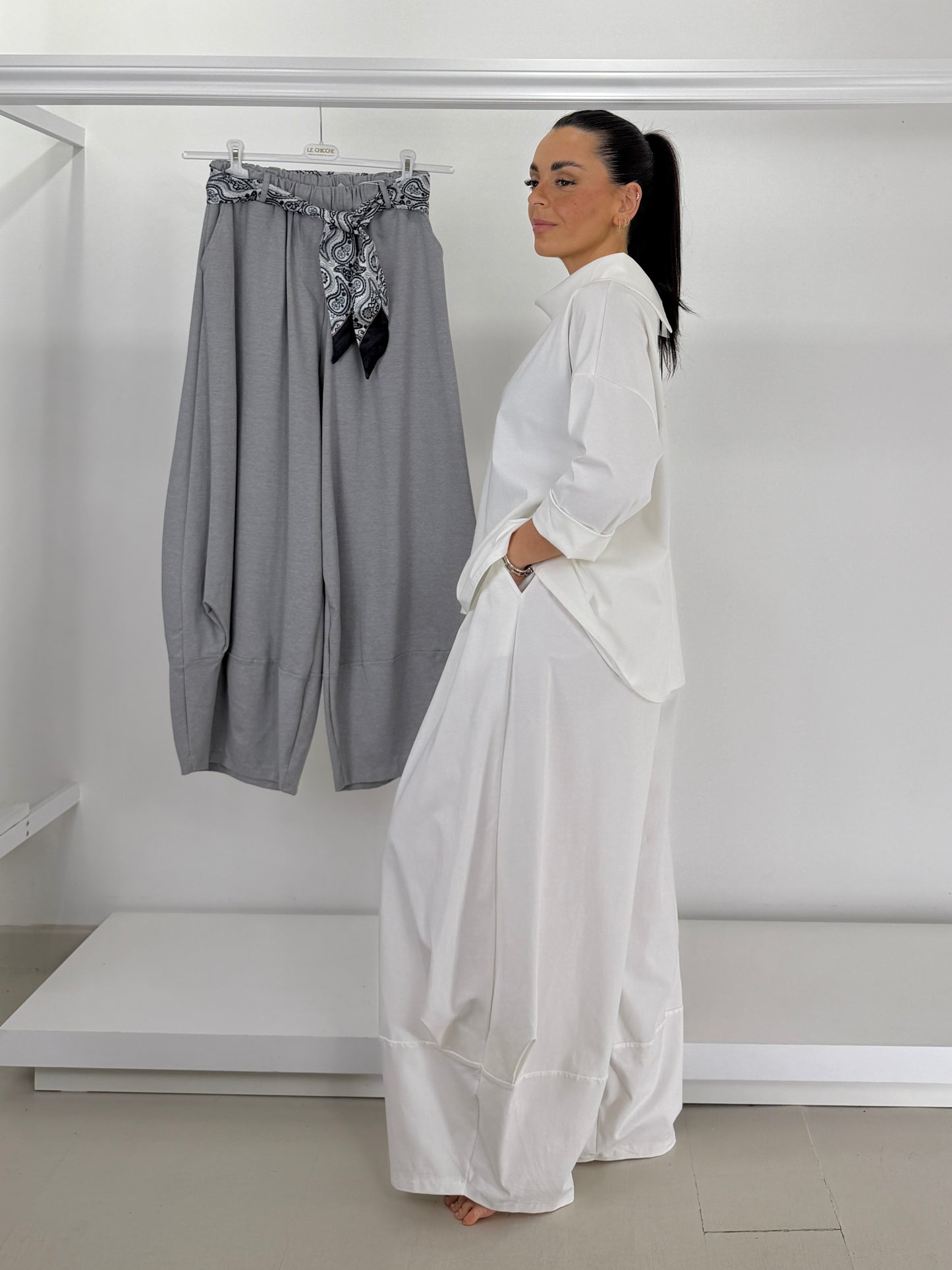 Pantalone punto roma gamba larga con pieghe