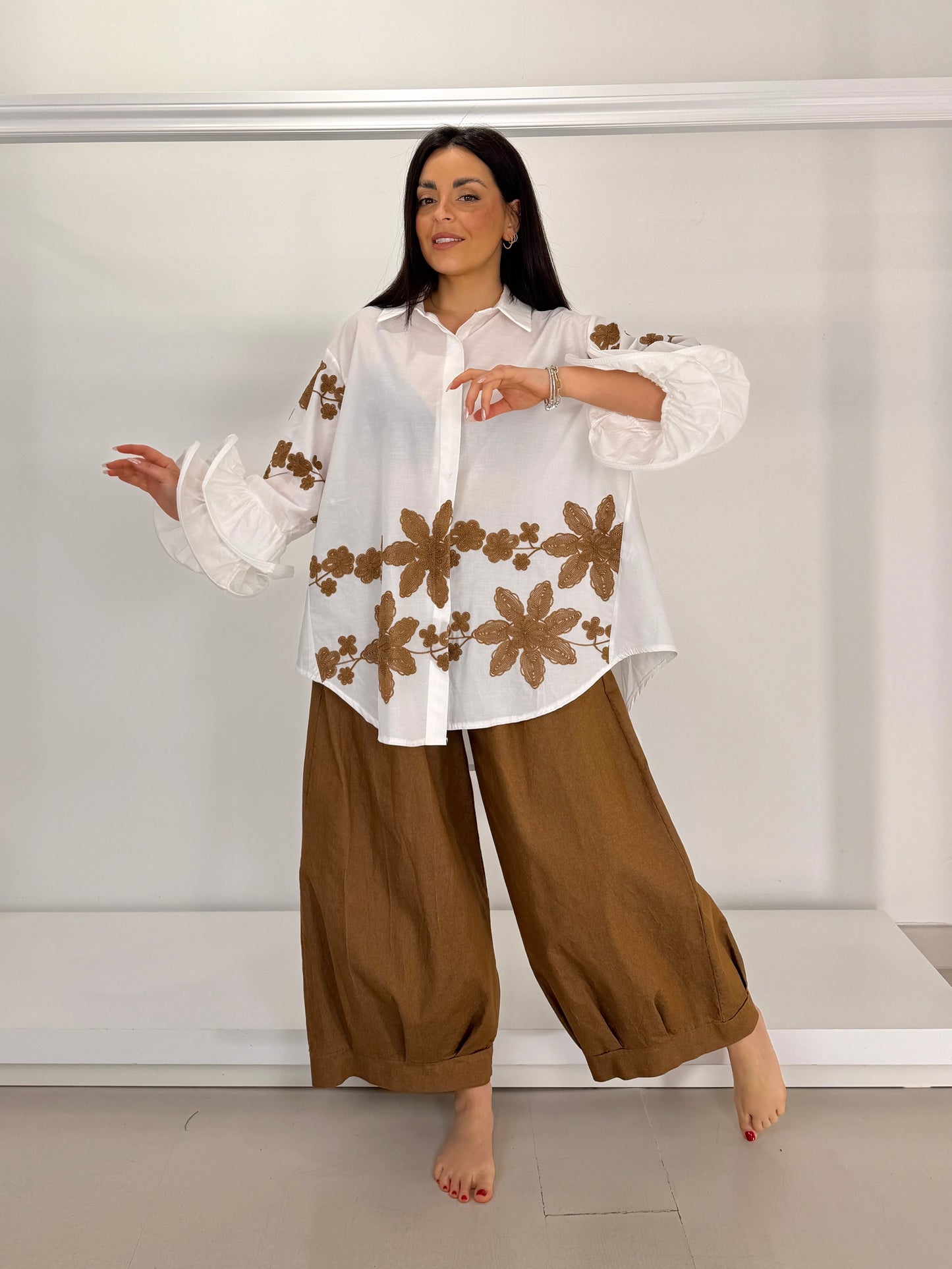 Camicia manica volant fiori ricamati