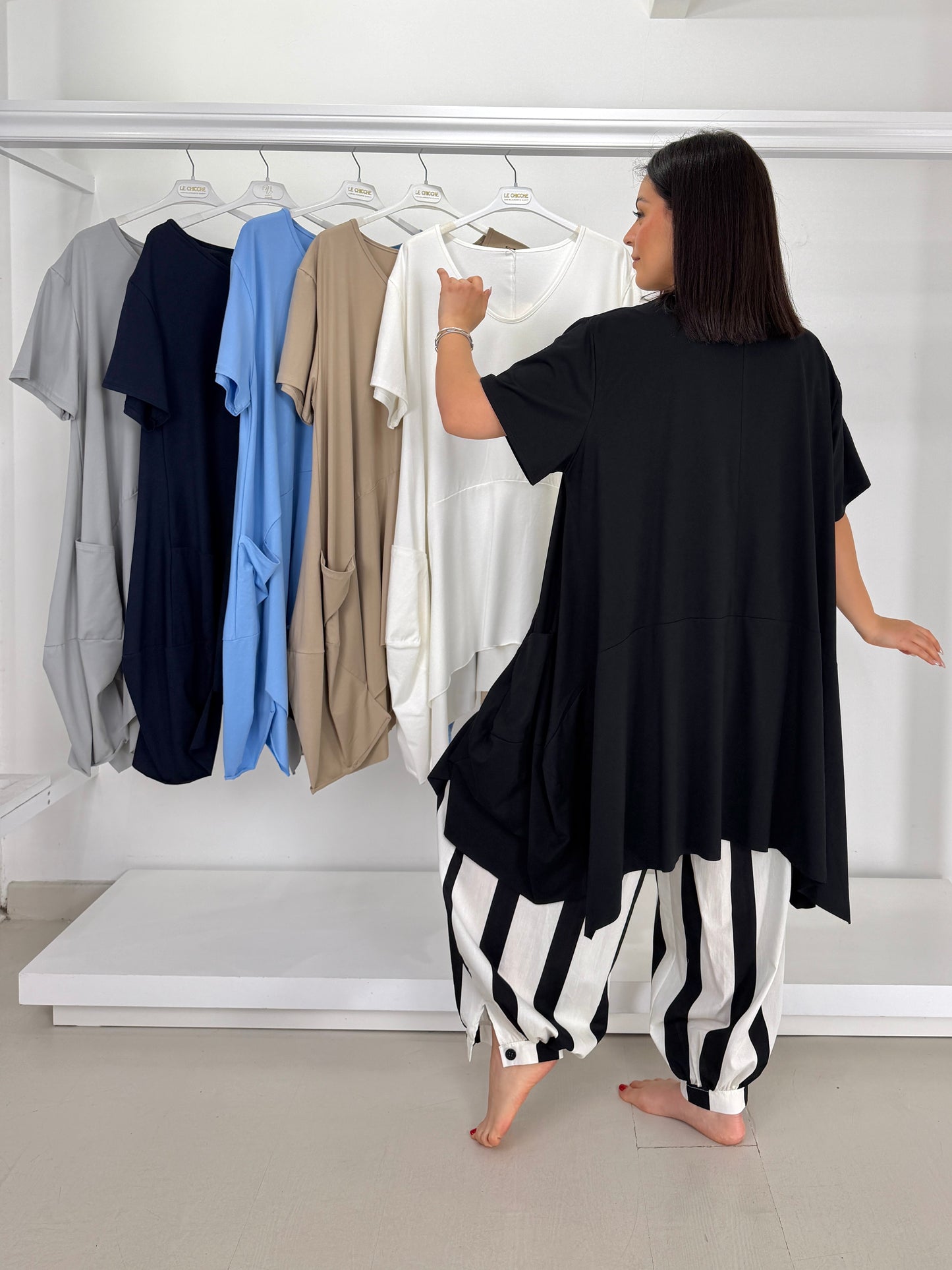 T-shirt over stondata con tasche
