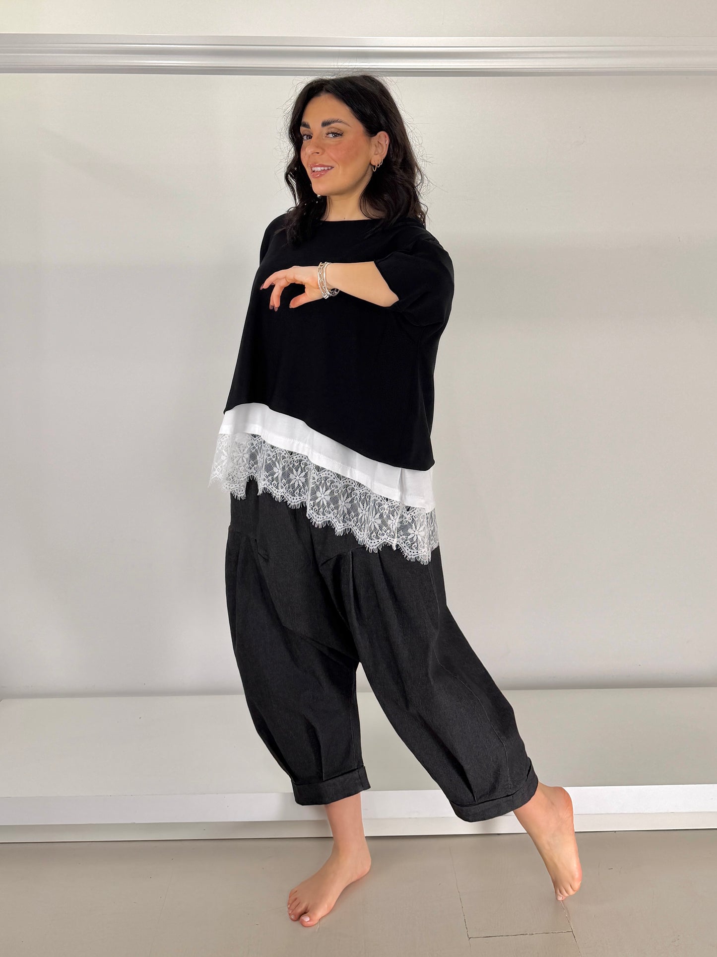 Pantalone effetto jeans cavallo basso